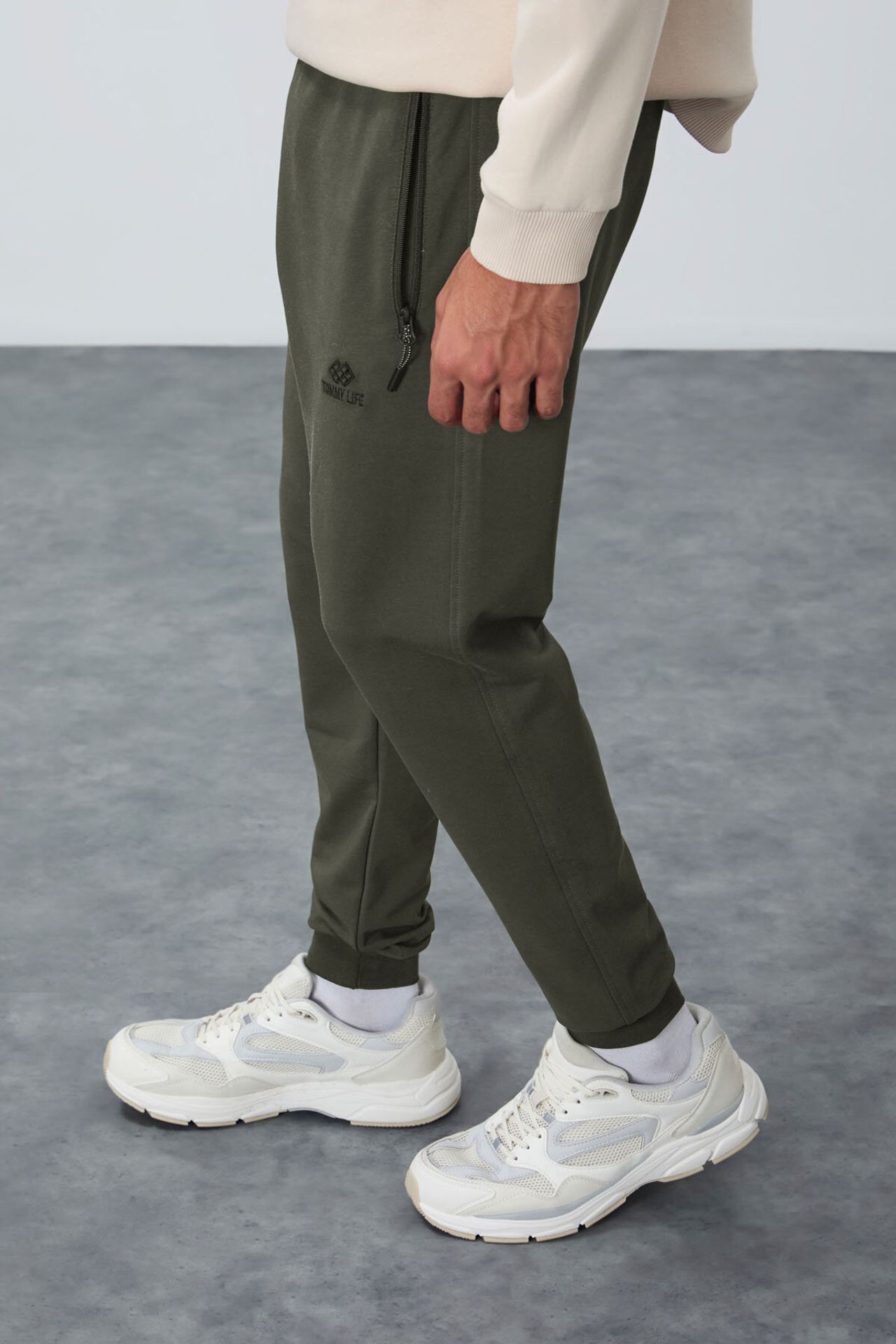 TOMMY Men's Jogger Sweatpants With Zip Pocket 3