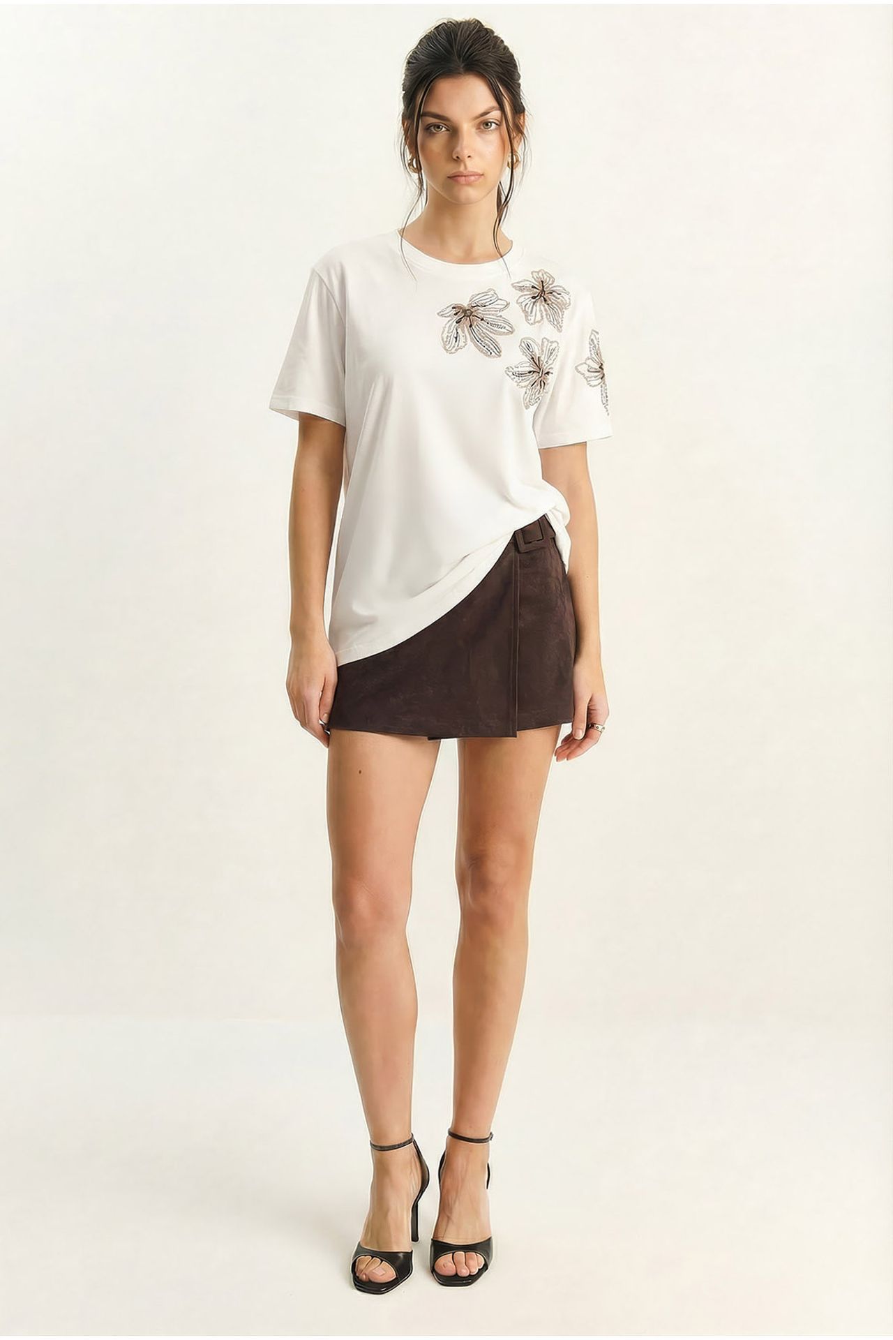 LUCCI Floral Embroidered Crew Neck T-Shirt 2
