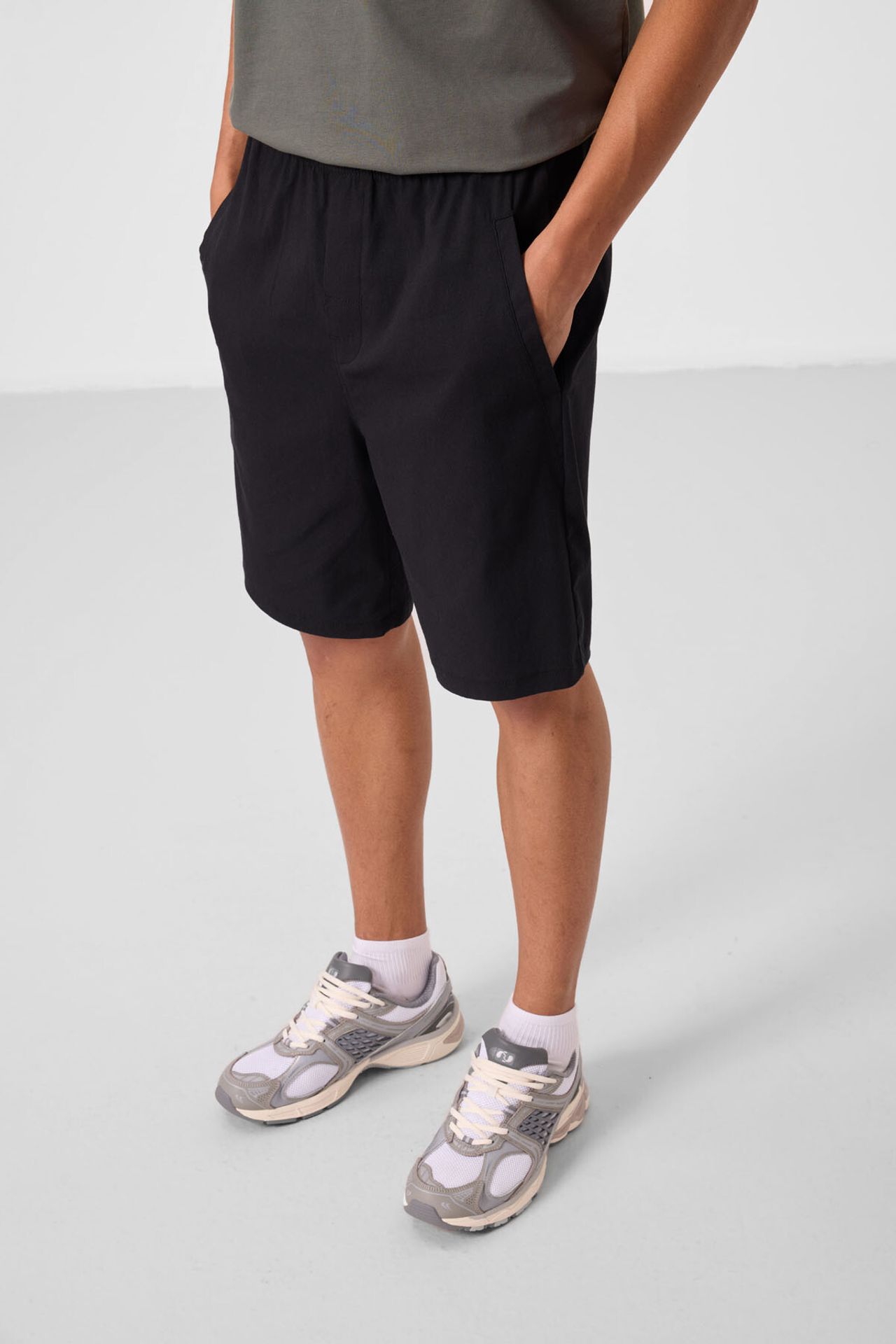 TOMMY Men's Woven Chino Shorts 6