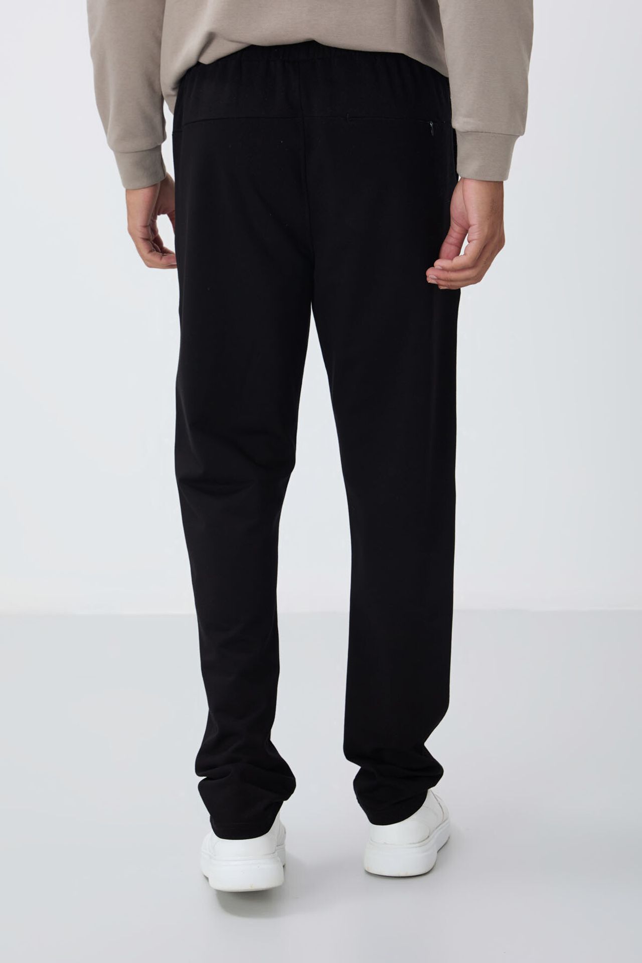 TOMMY Men's Regular-Fit Cotton Blend Sweatpants 6