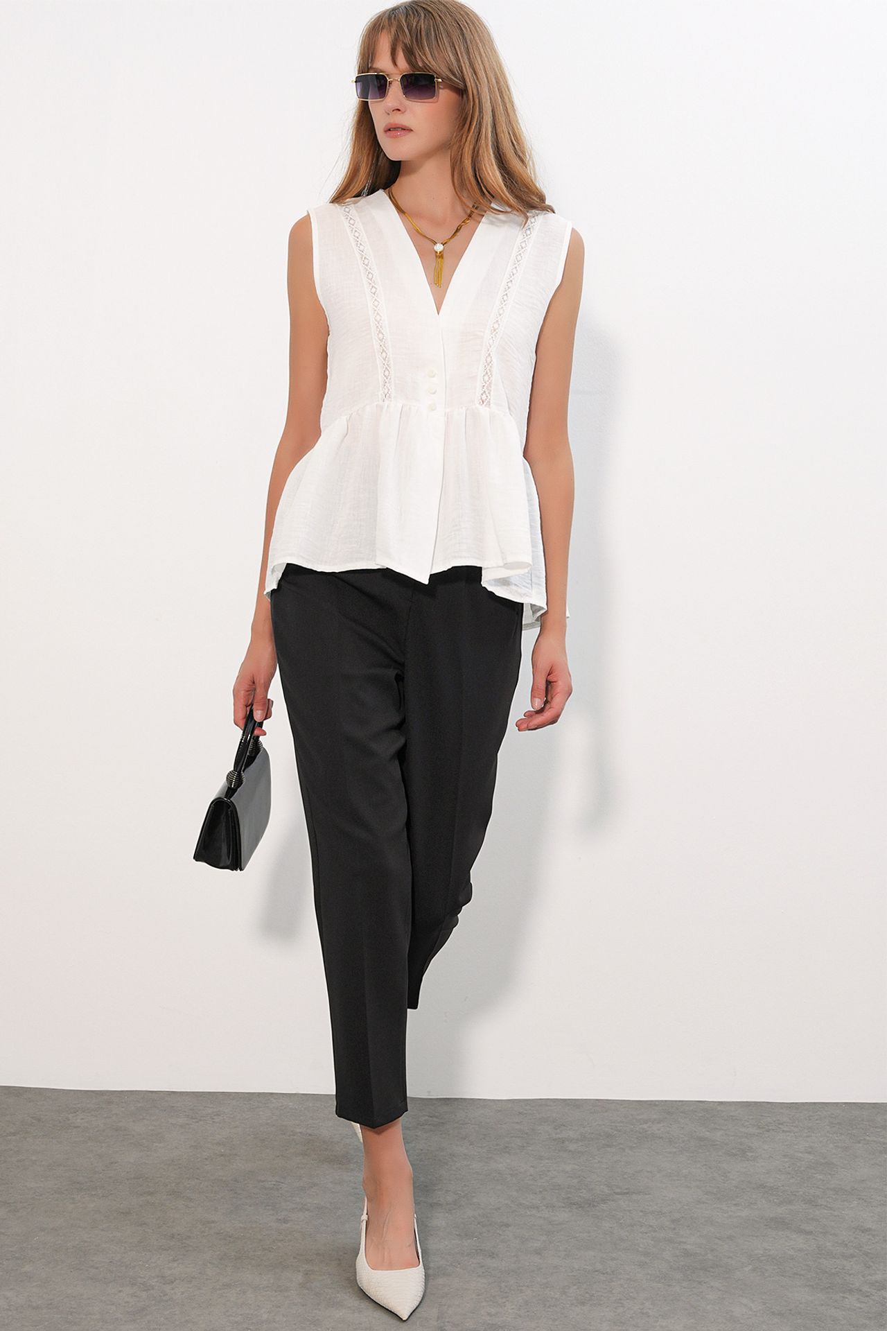 BDART Sleeveless V-neck Blouse With Button Front 2