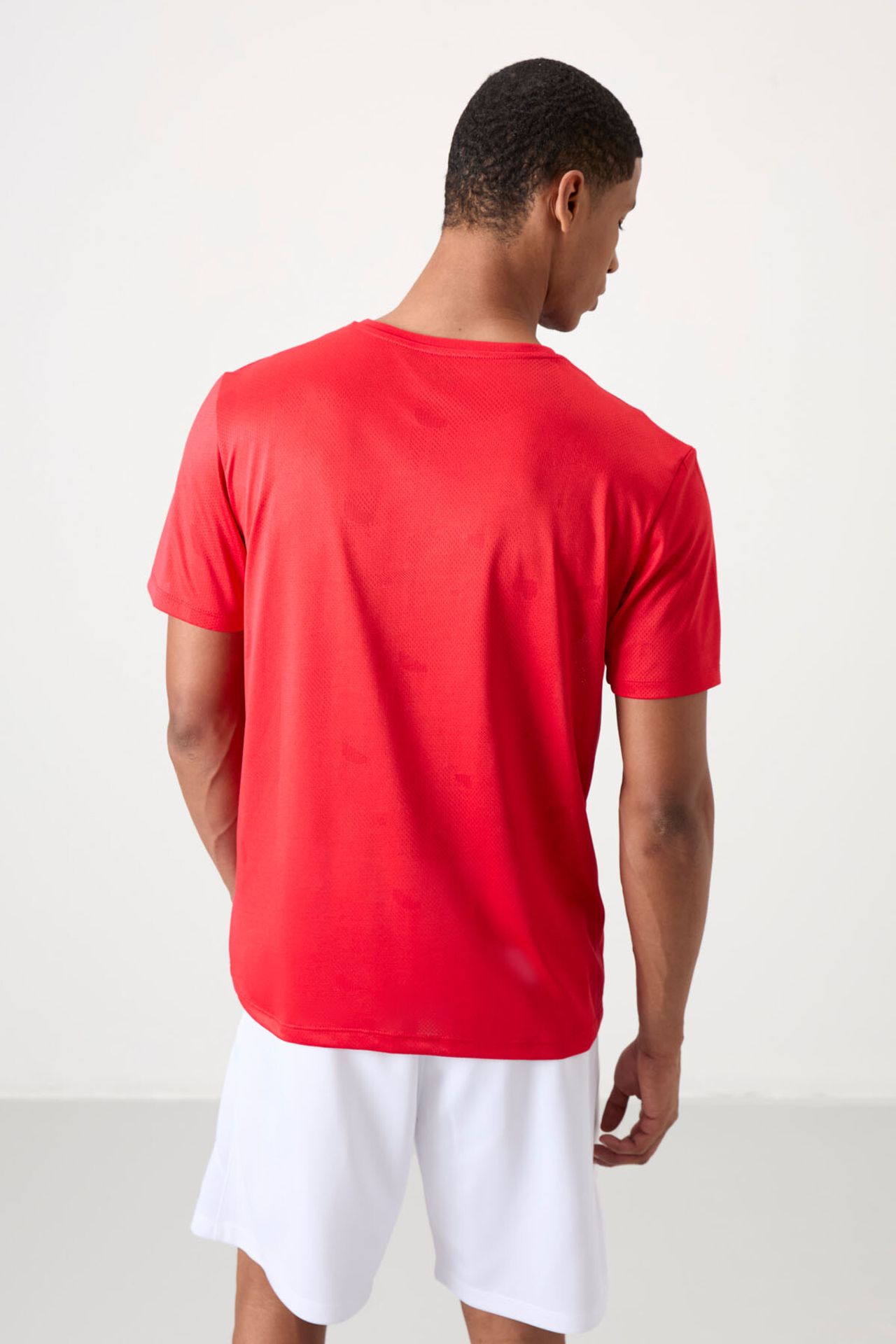 TOMMY Men's Color-Blocked Crew Neck T-Shirt 5