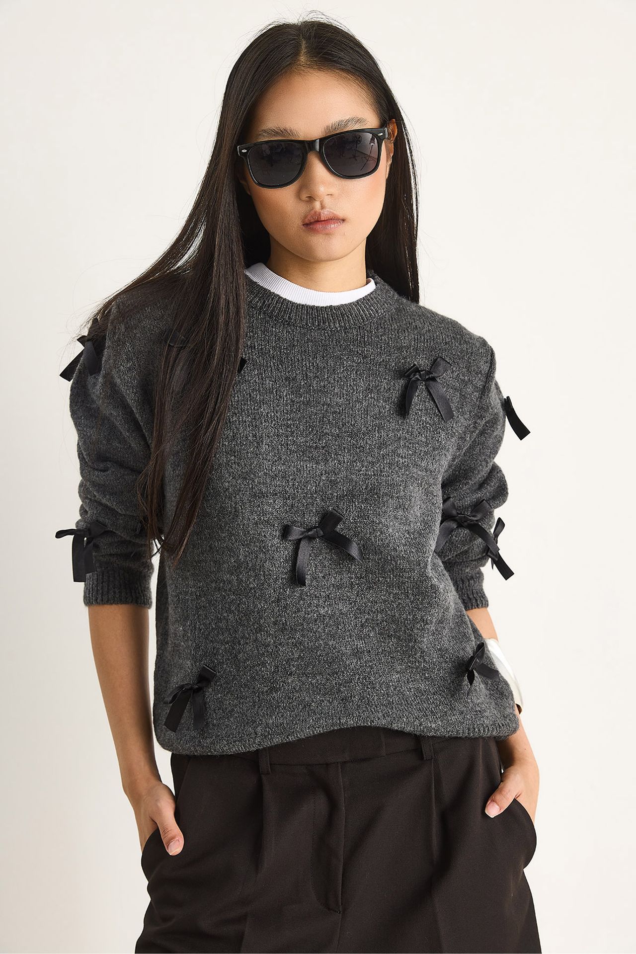LUCCI Bow Detailed Crew Neck Sweater 3