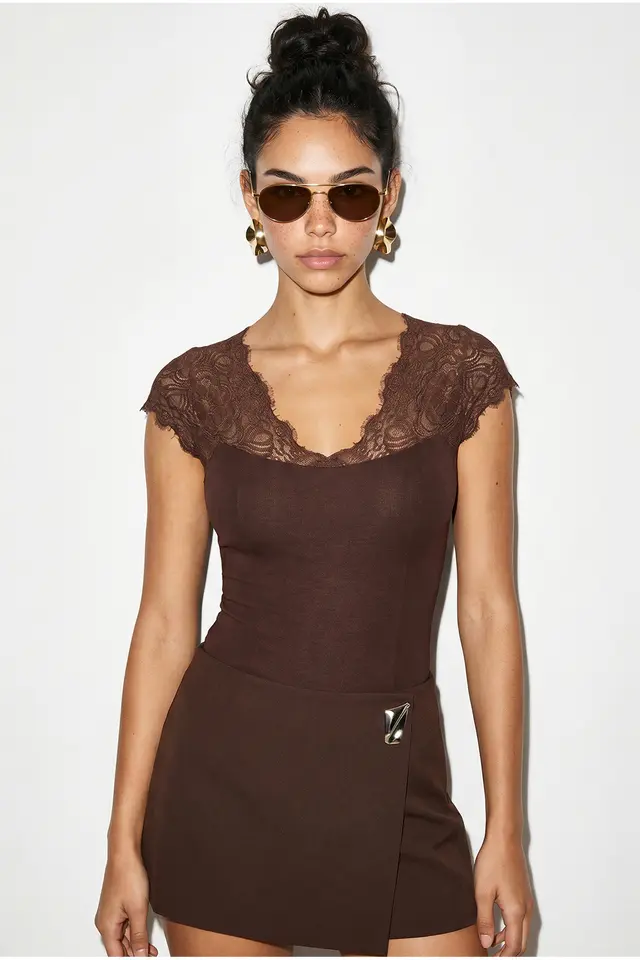 LUCCI Lace V-Neck Short Sleeve Bodysuit