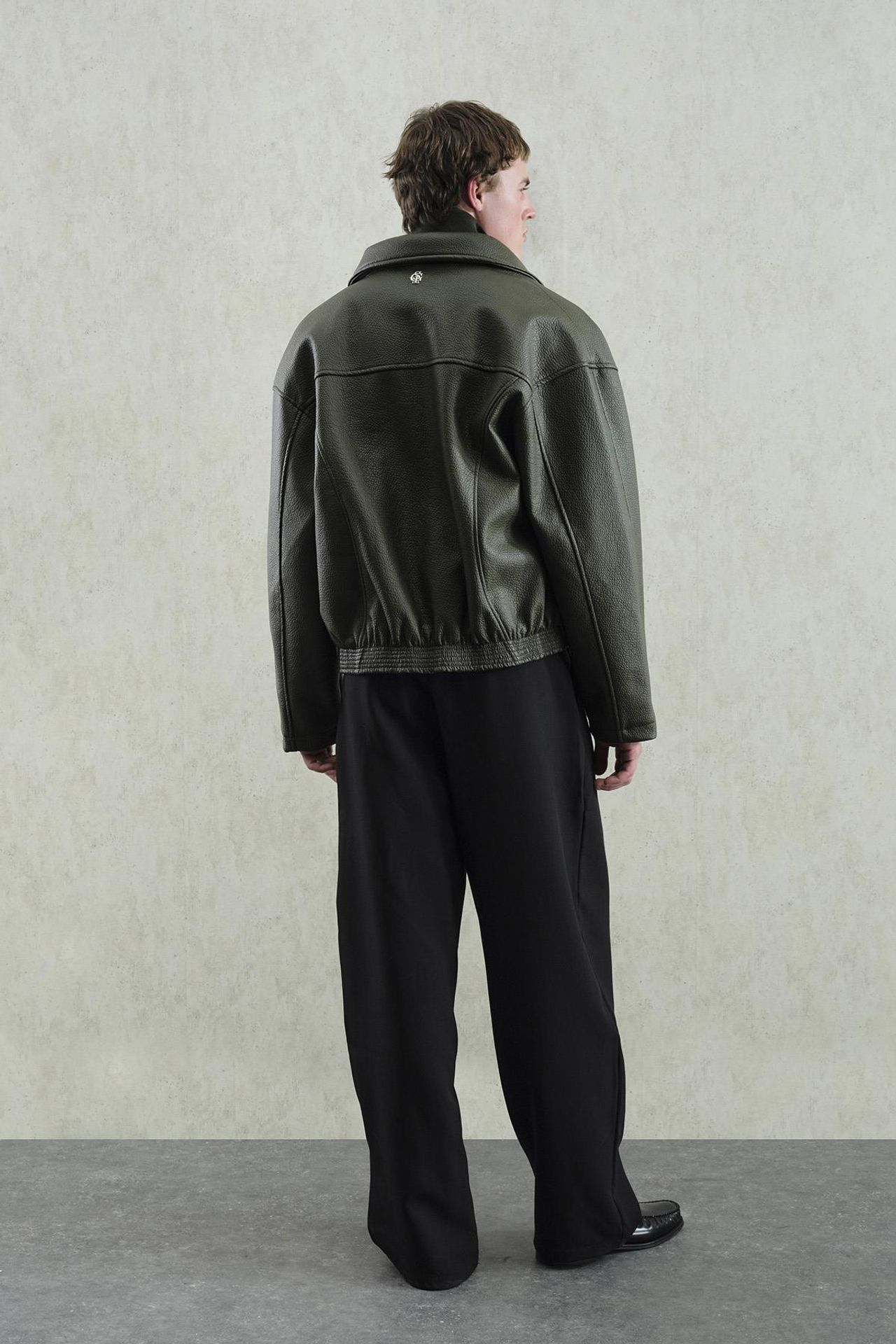 GIESTO Oversized Faux Leather Vest with Zipper Closure 2