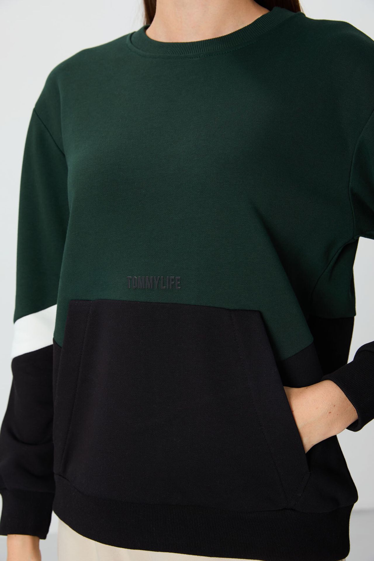 TOMMY Oversized Color-Blocked Crew Neck Sweatshirt 2