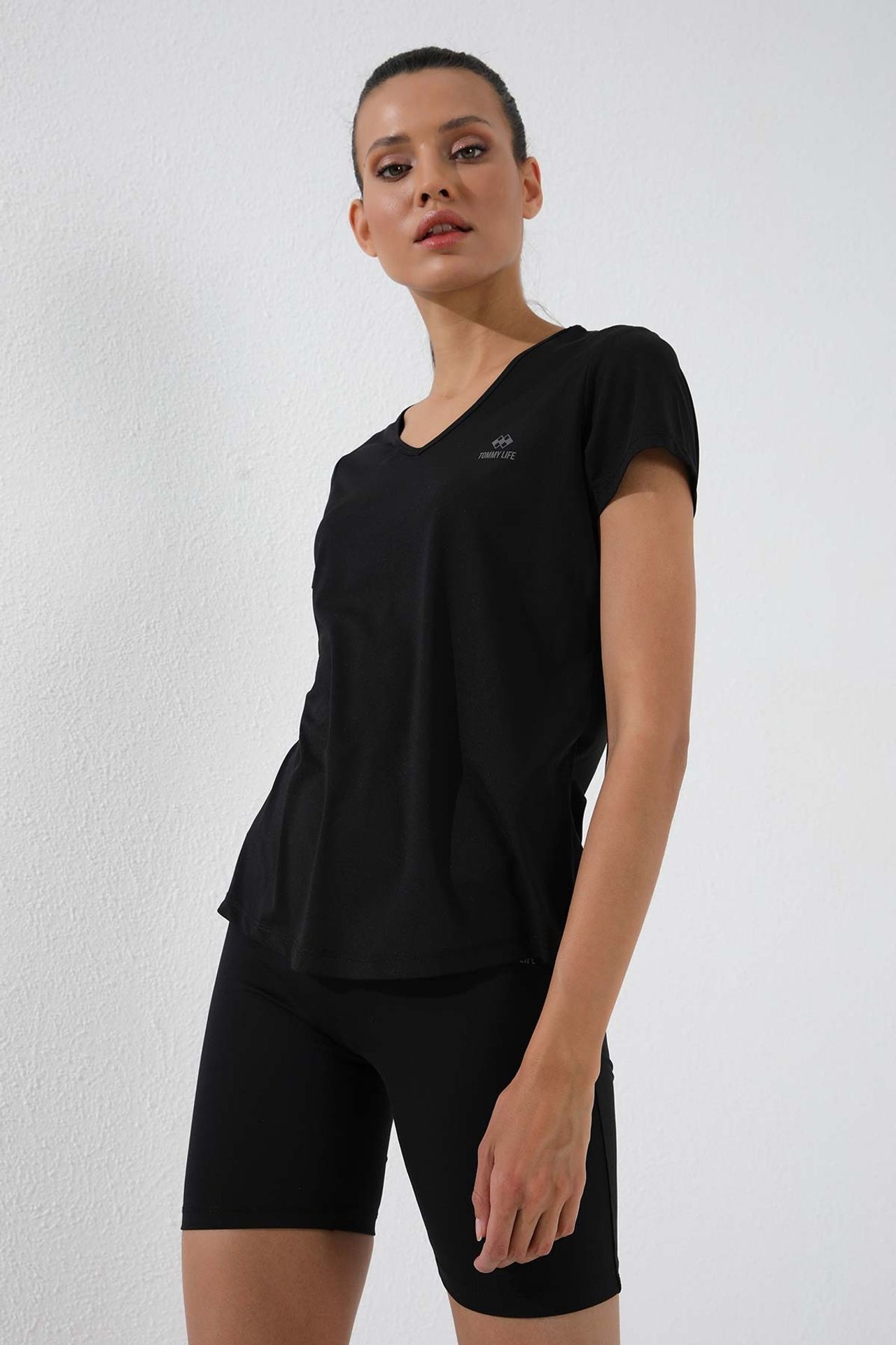 TOMMY Women's Plain V-Neck Short-Sleeve T-Shirt 3