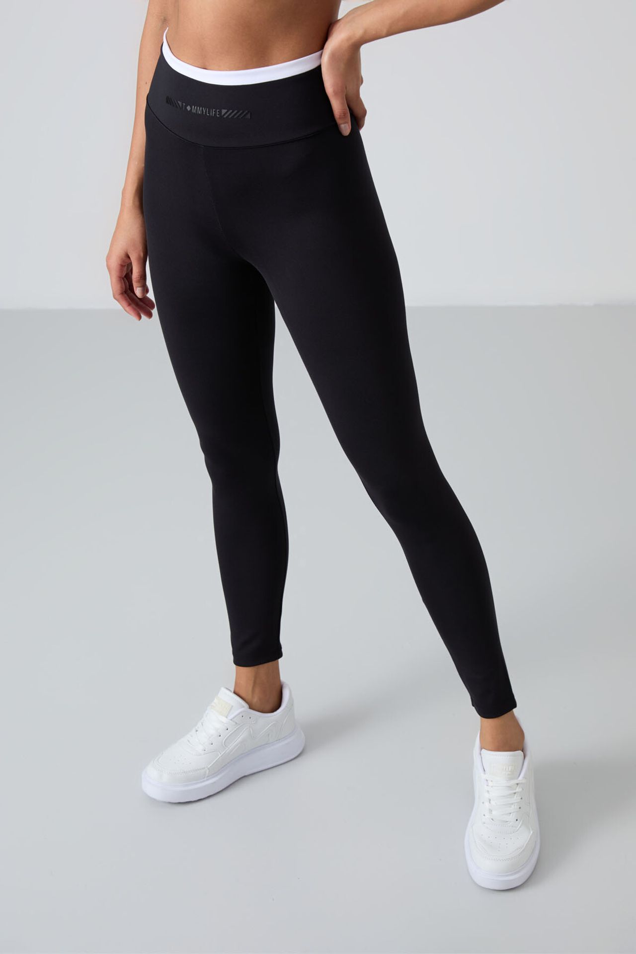 TOMMY Strapless Slim-Fit Active Set 4