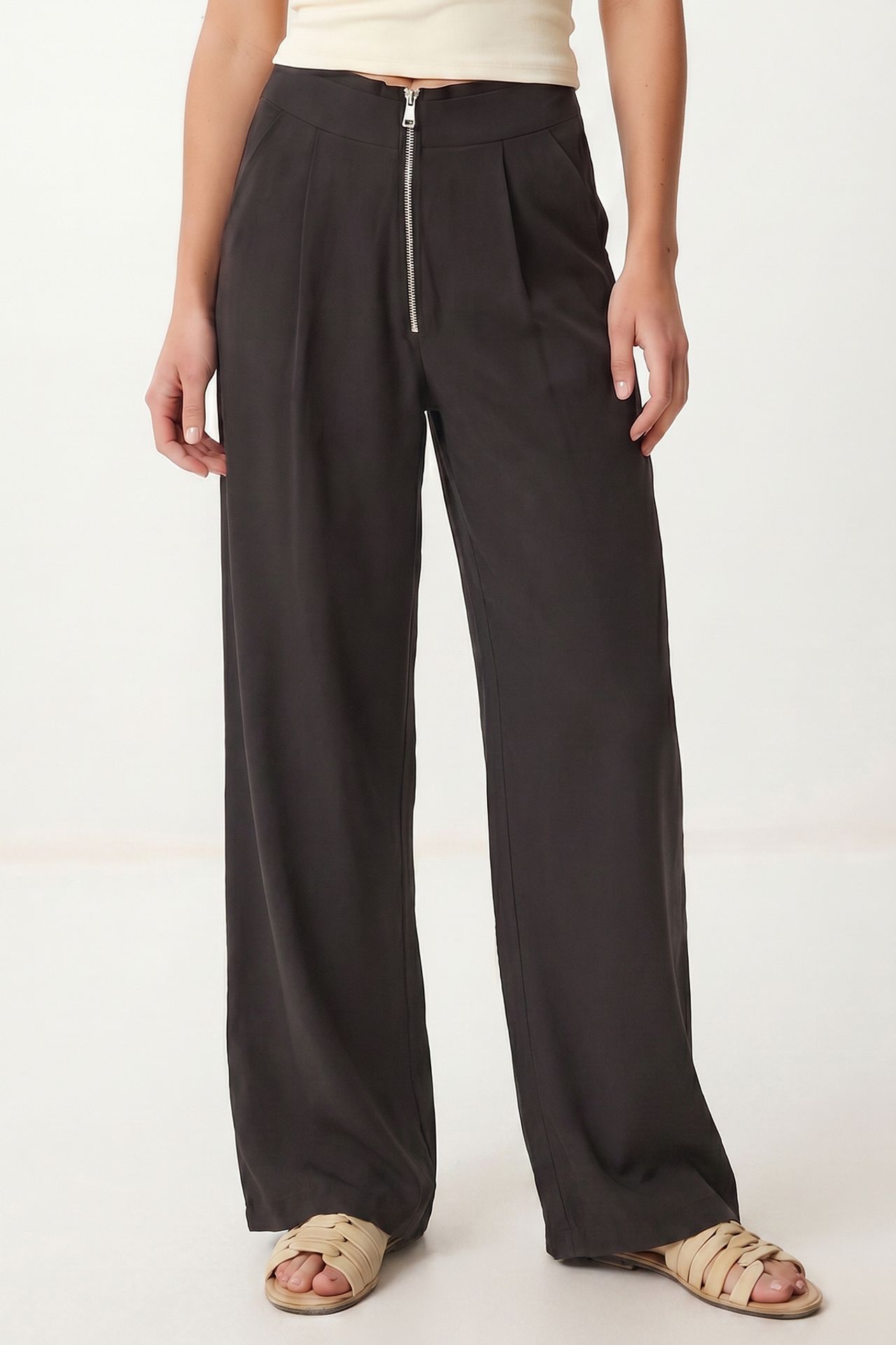 ISTANBUL High-Waist Wide-Leg Crepe Trousers 4