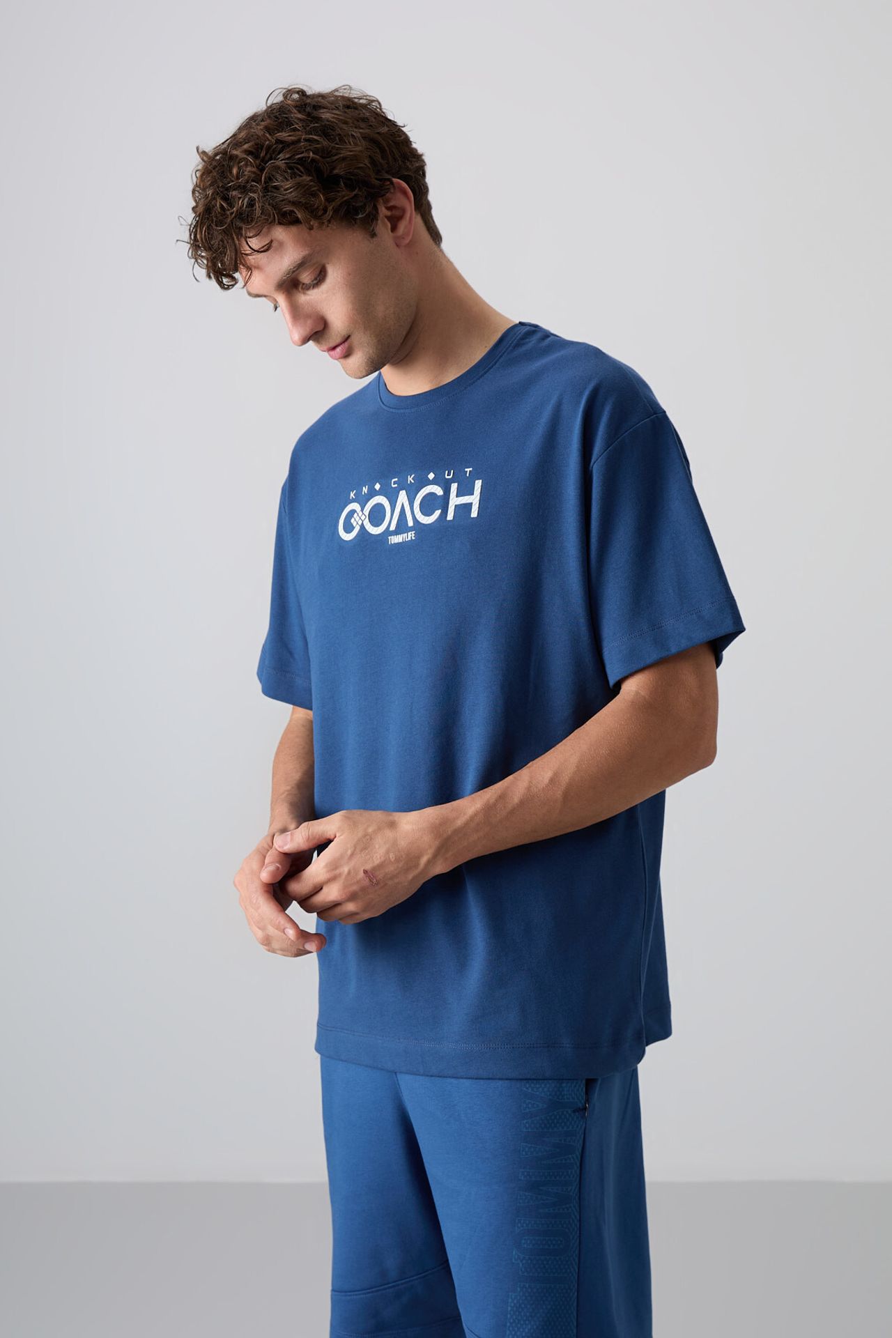 TOMMY Oversized Logo Patch Crew Neck T-Shirt 4