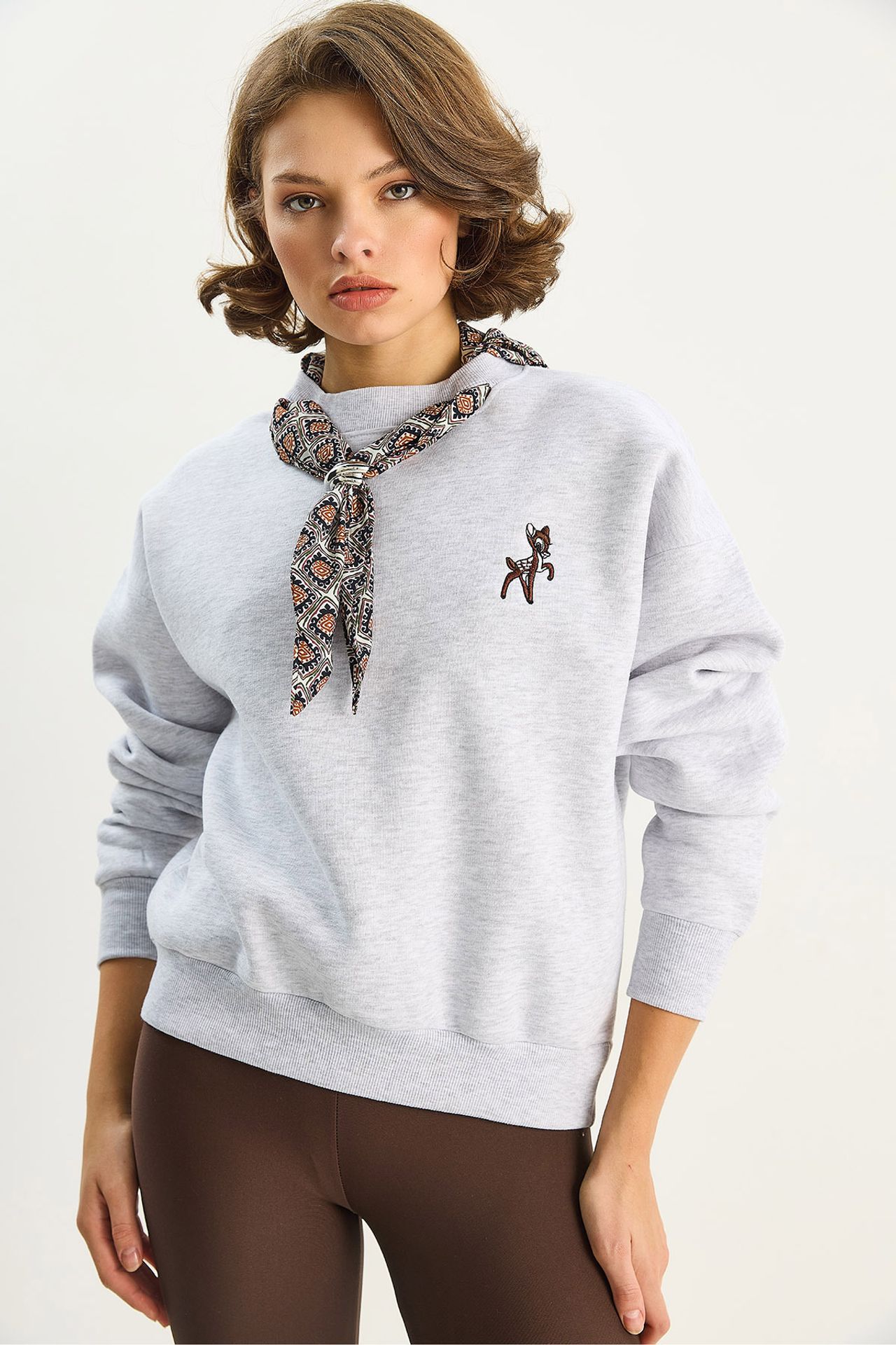 LUCCI Embroidered Crew Neck Sweatshirt 4