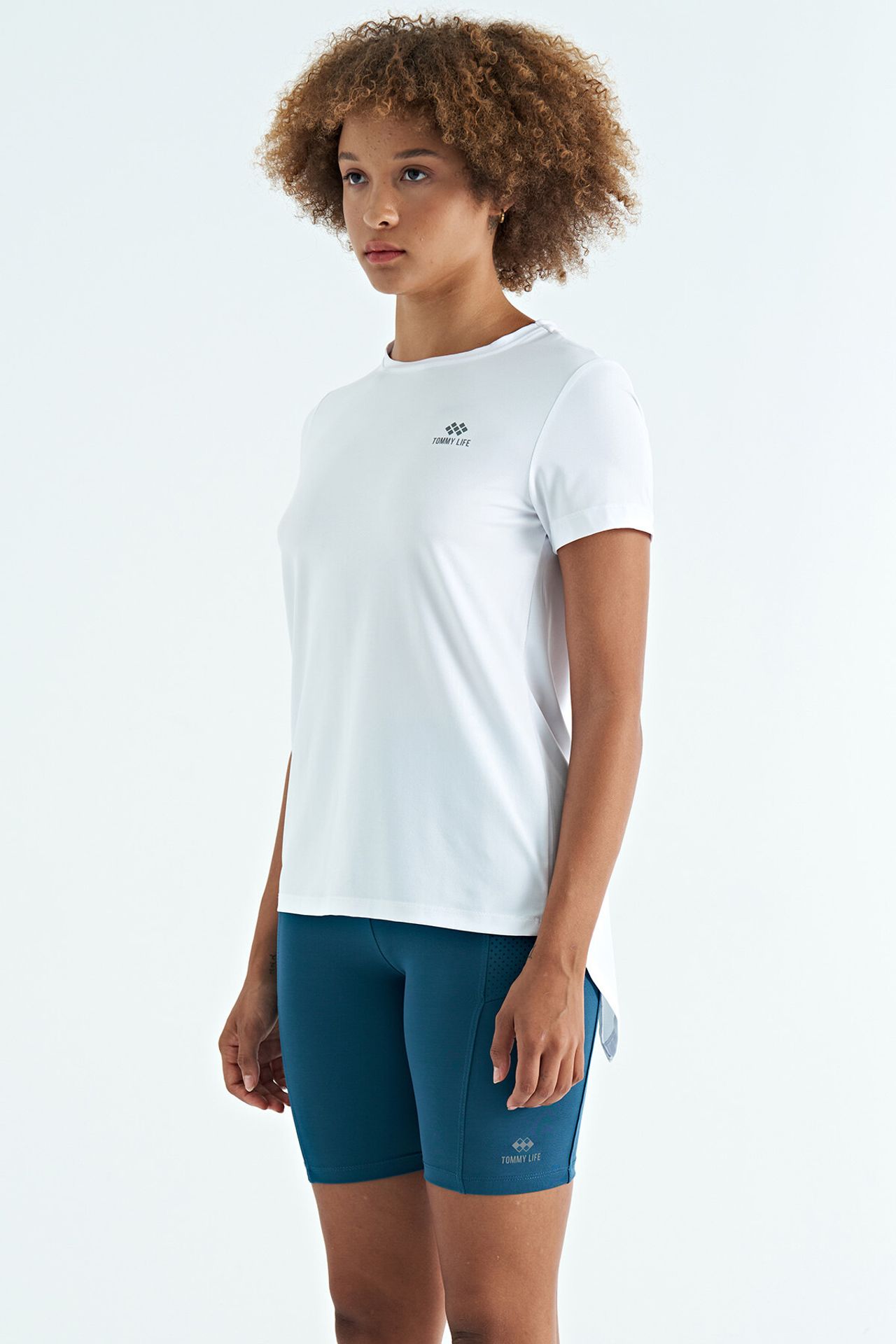 TOMMY Women's relaxed crew neck T-shirt with side slits 3