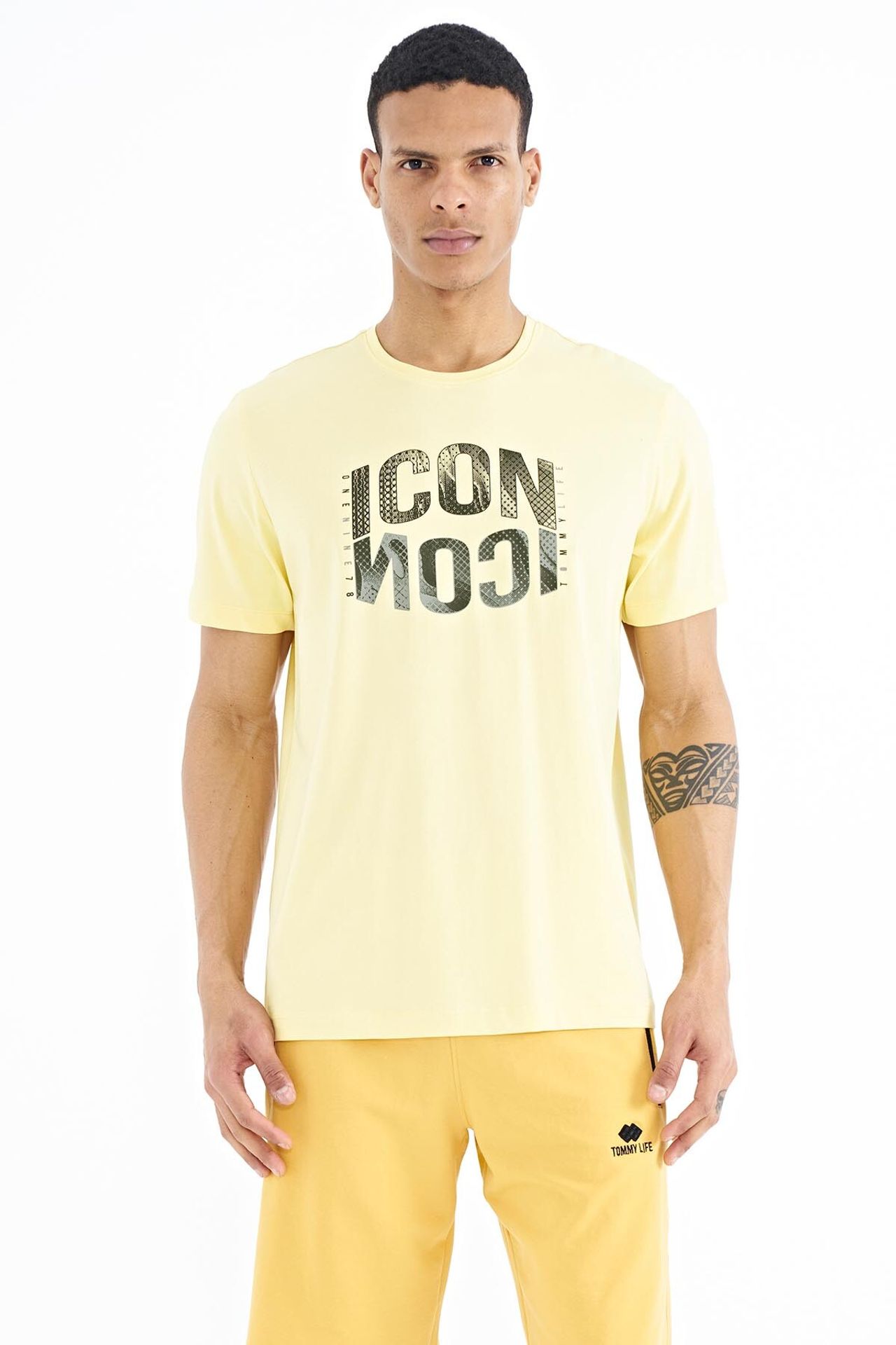 TOMMY Printed Crew Neck T-Shirt With Patch 1