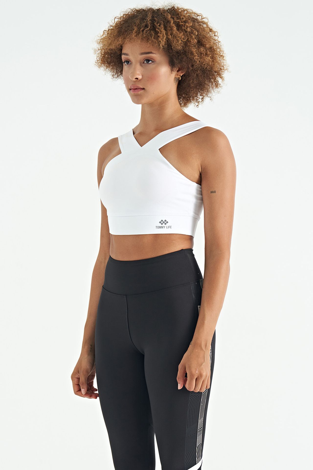 TOMMY Women's Cropped Sleeveless V-neck Sports Top 3