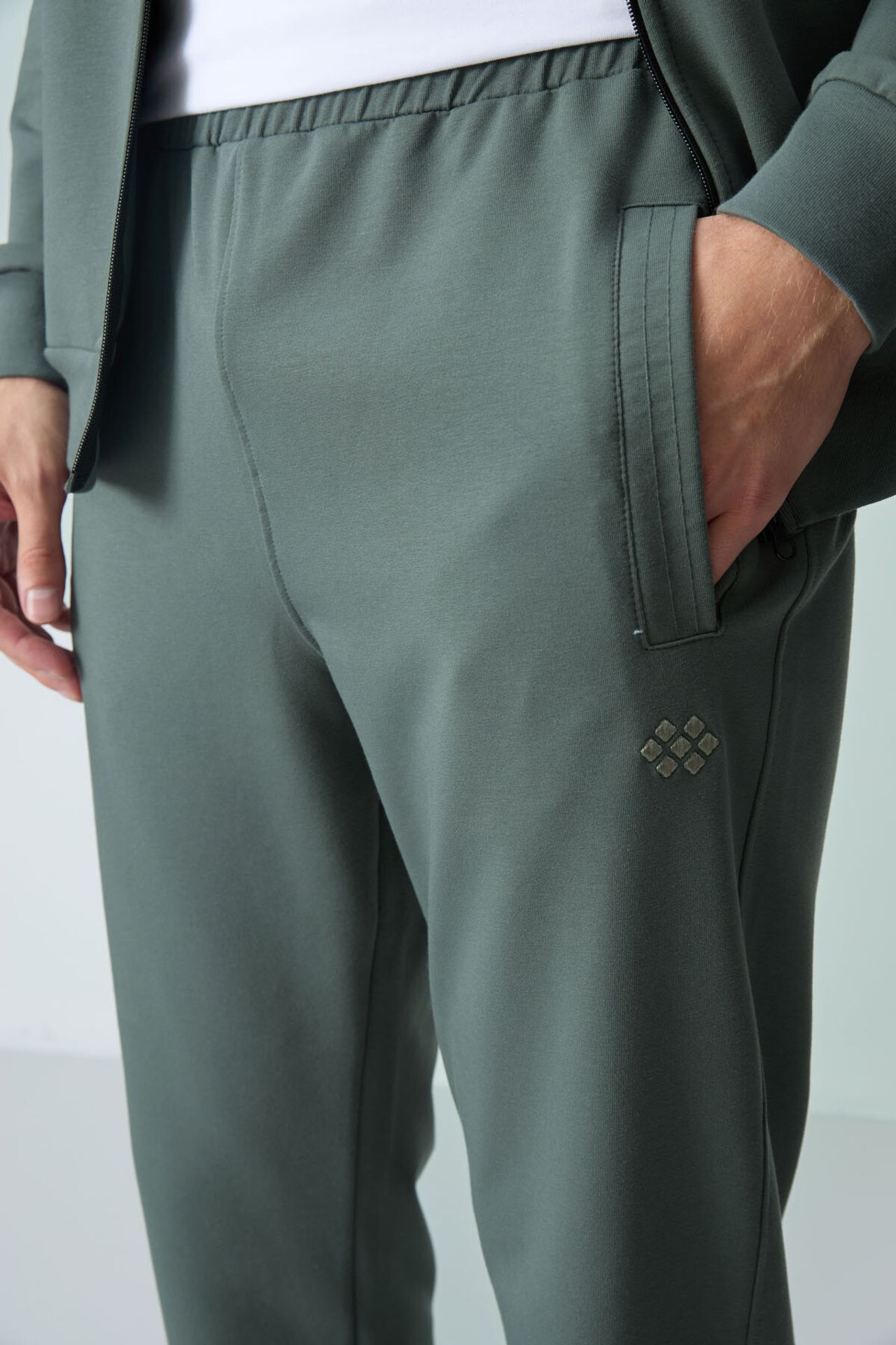 TOMMY Men's Zip-Collar Sweatshirt And Pants Set 6