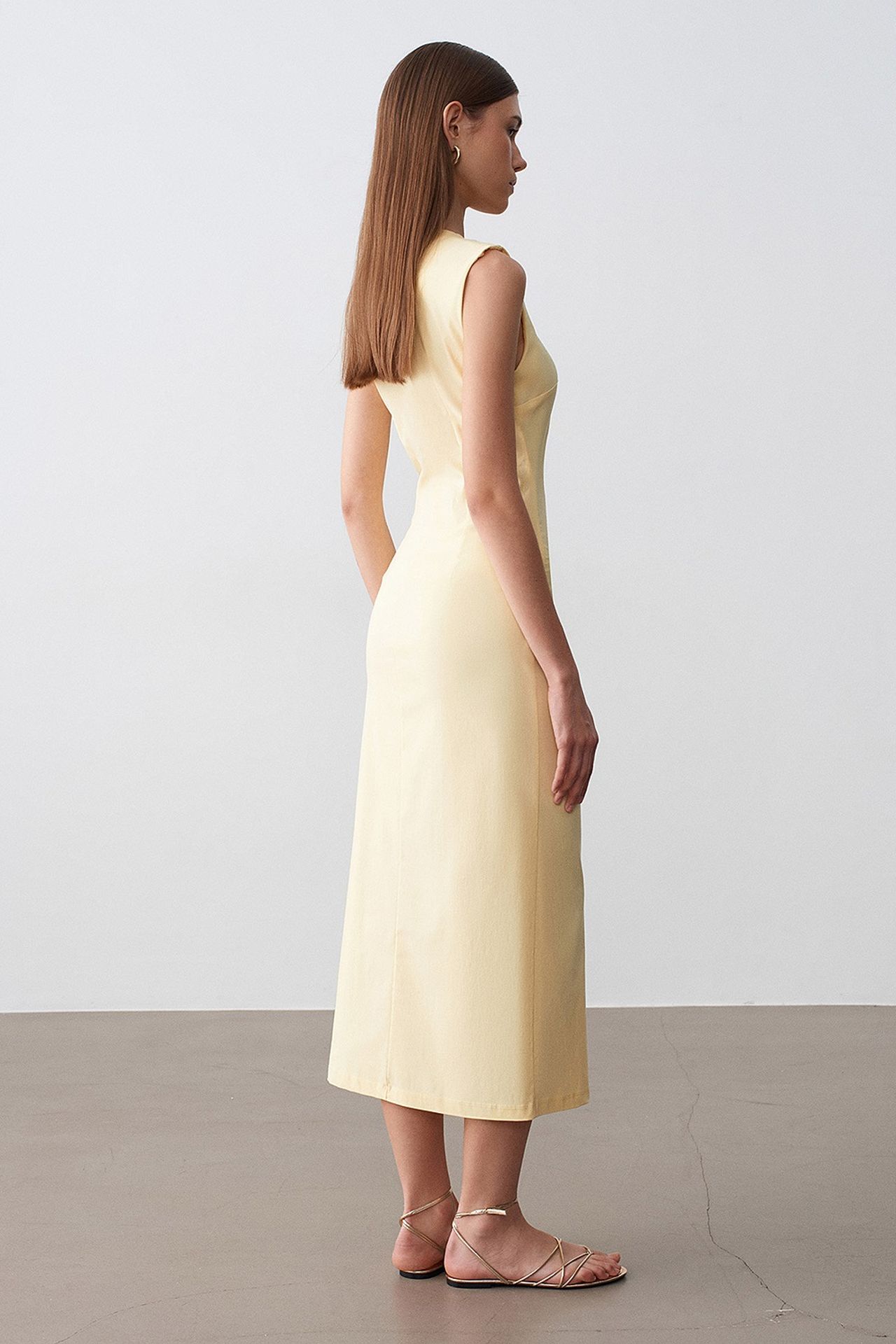 DILVIN Fitted Sleeveless Midi Dress With Slit 2
