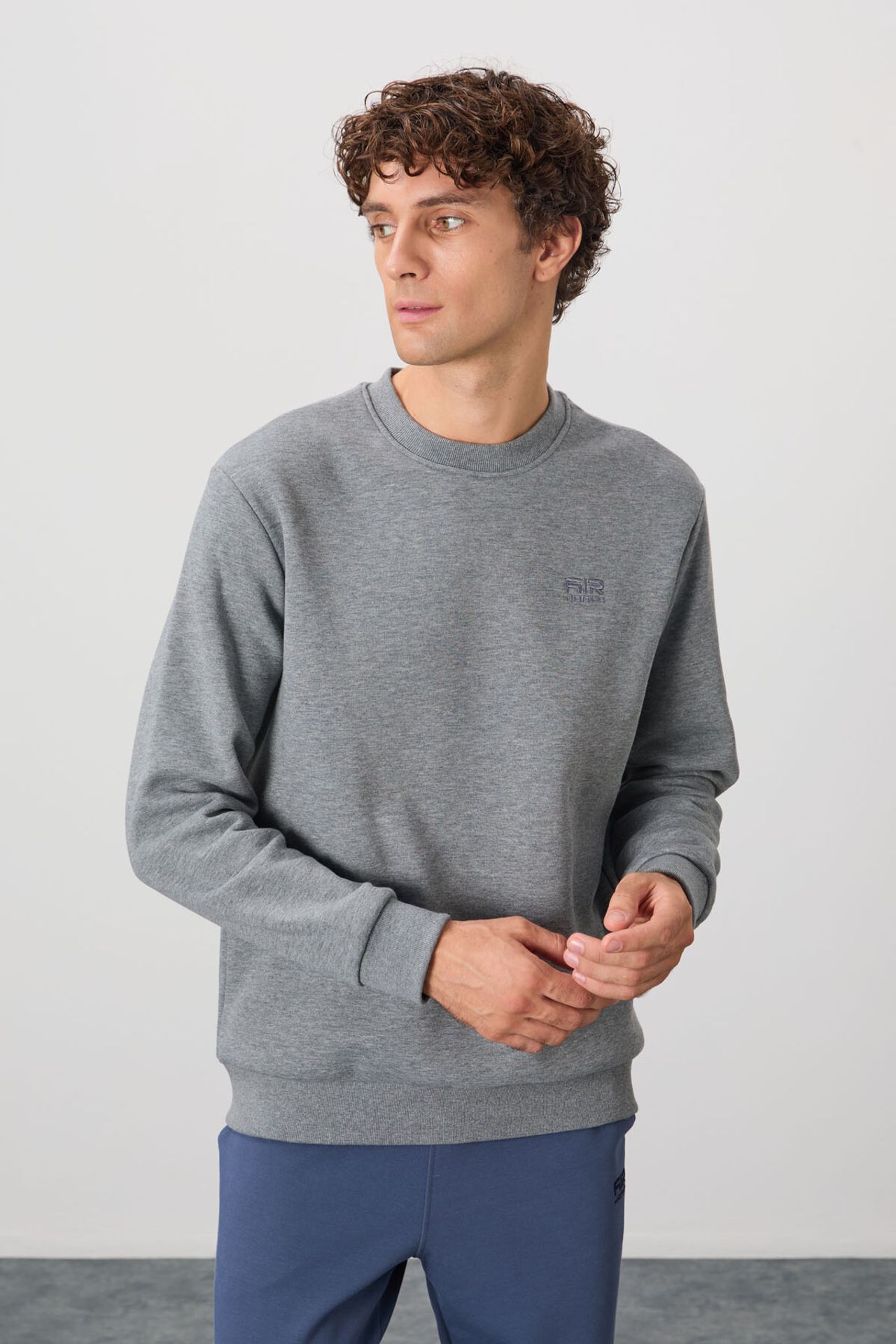 TOMMY Men's Regular Fit Crew Neck Sweatshirt 4