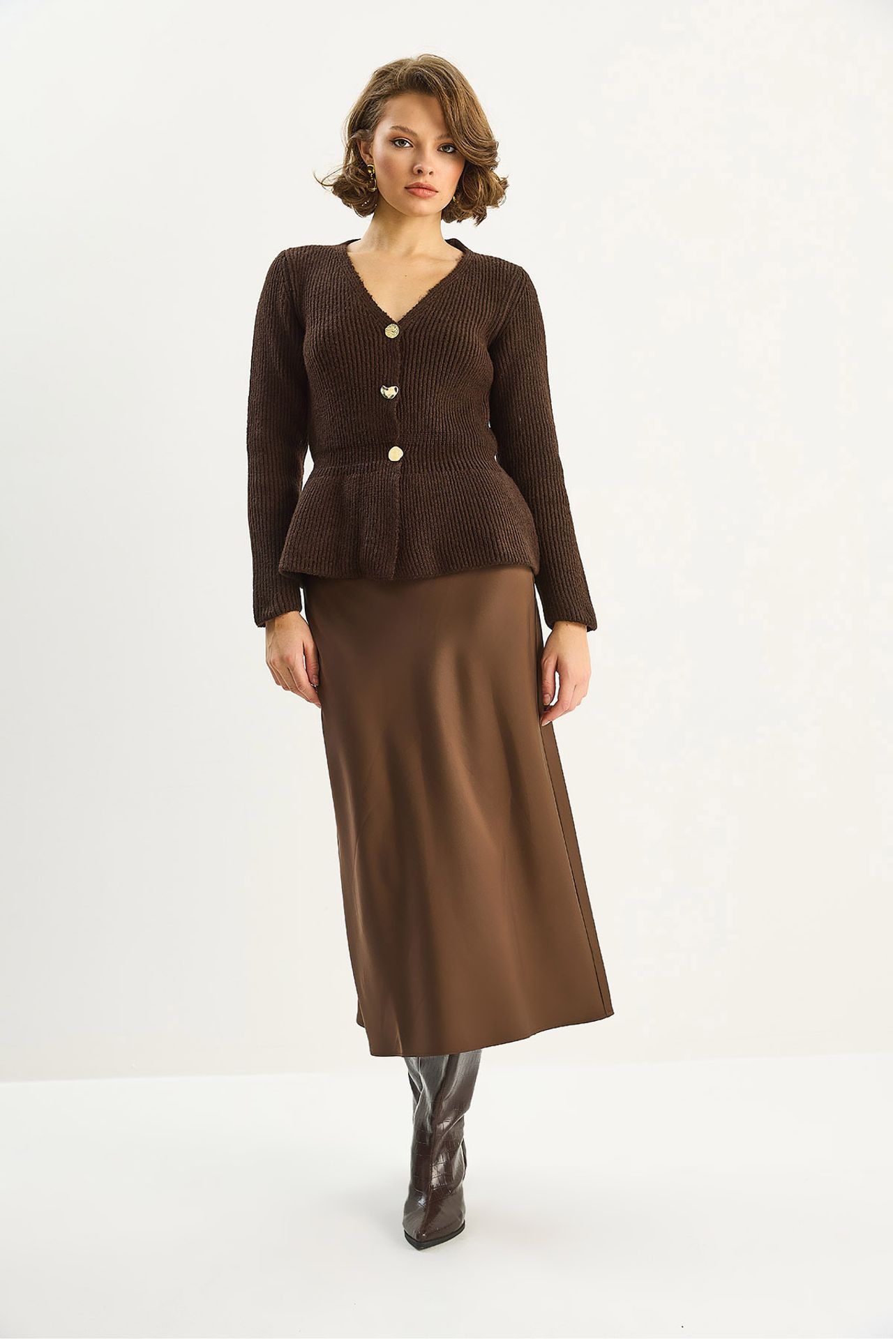 LUCCI Ribbed Long Sleeve V-Neck Cardigan with Buttons 2