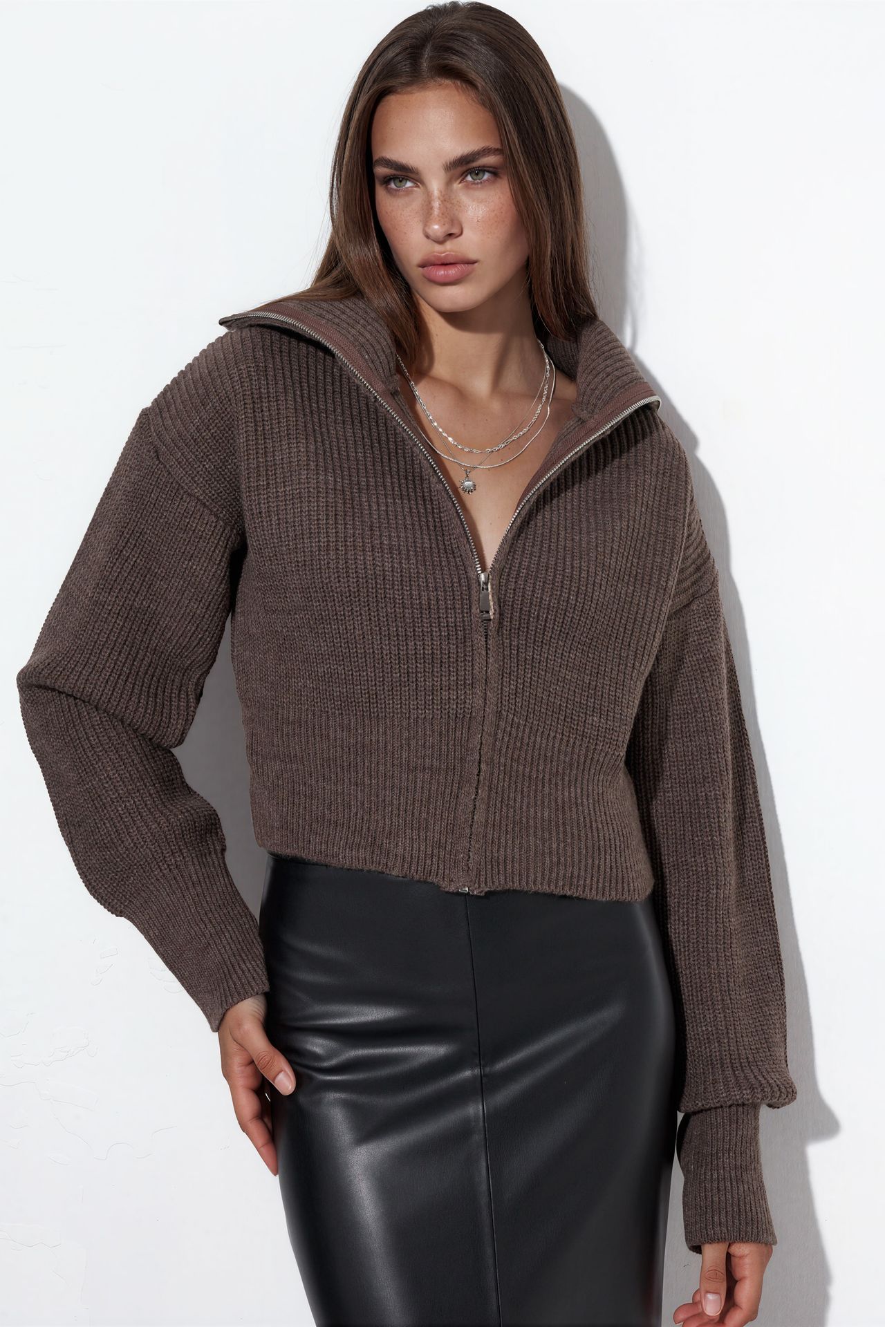 VIORNA Women’s Cropped Ribbed Zip Cardigan 1