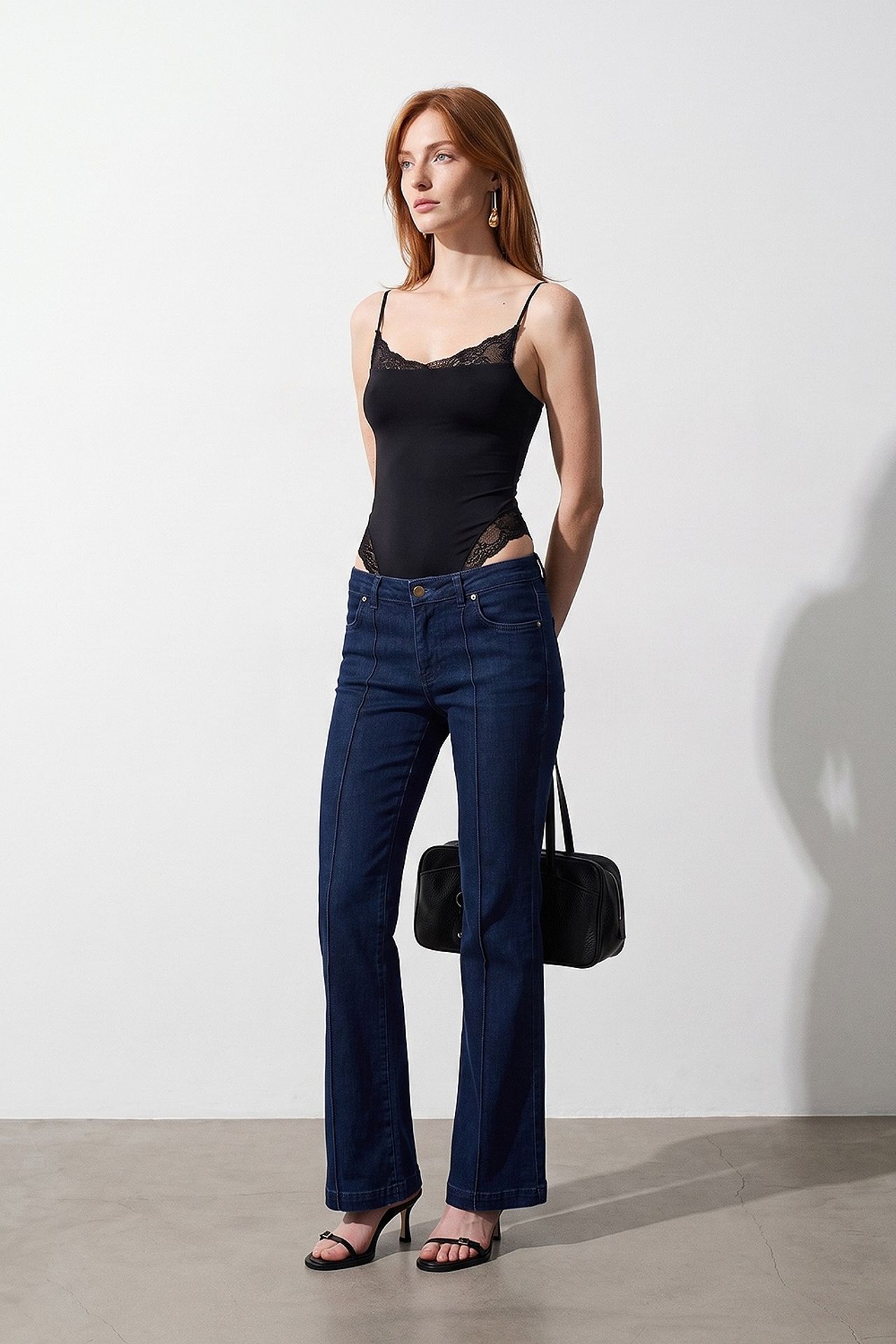 DILVIN Lace Sleeveless Slim-fit Bodysuit Blouse 4