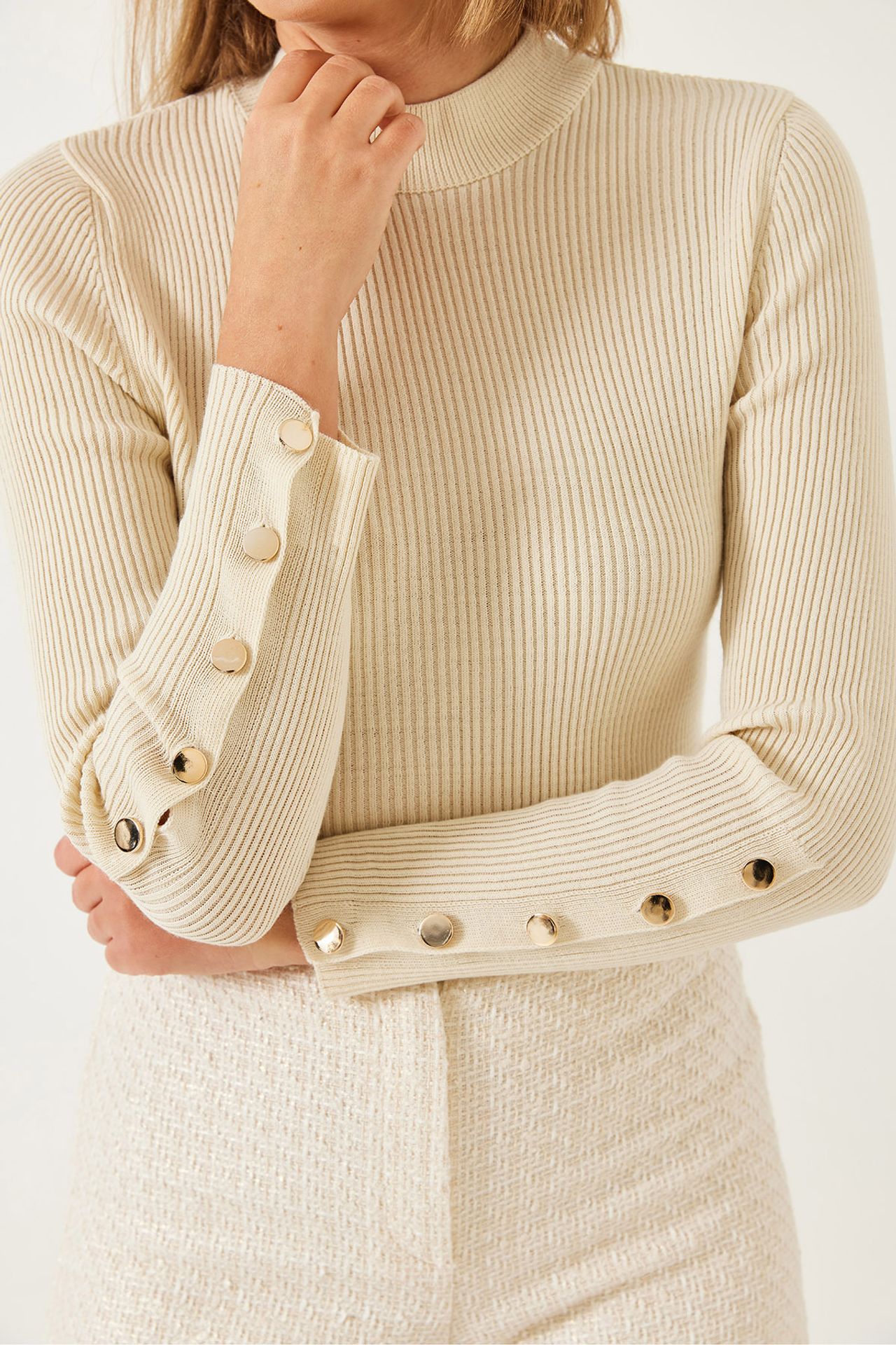 LUCCI Textured Knitwear Turtleneck Sweater with Button Cuff 3