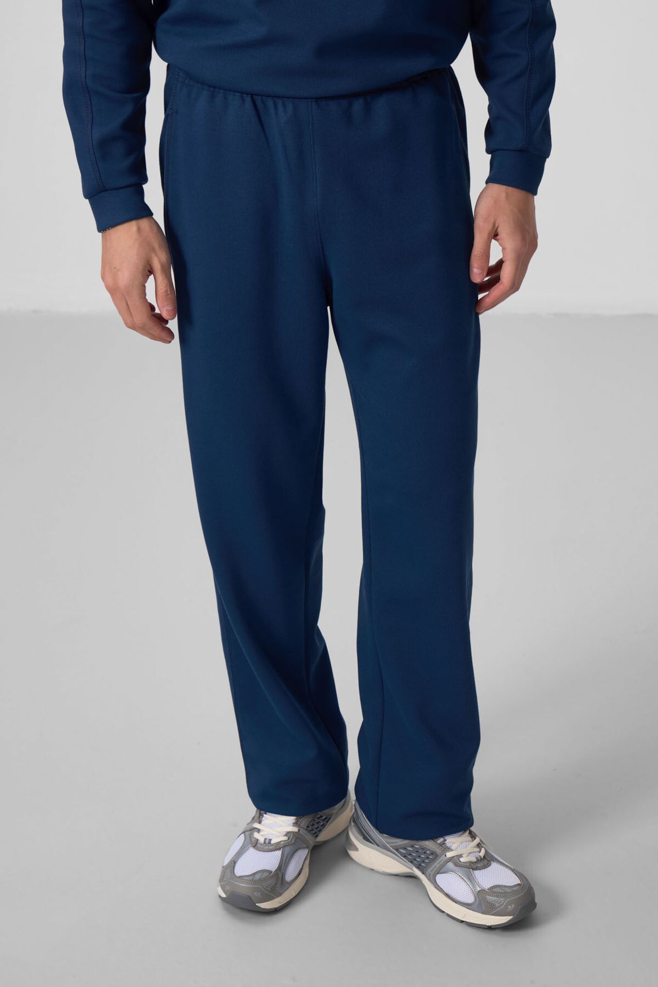 TOMMY Men's Oversized Sweatshirt And Pants Set 6