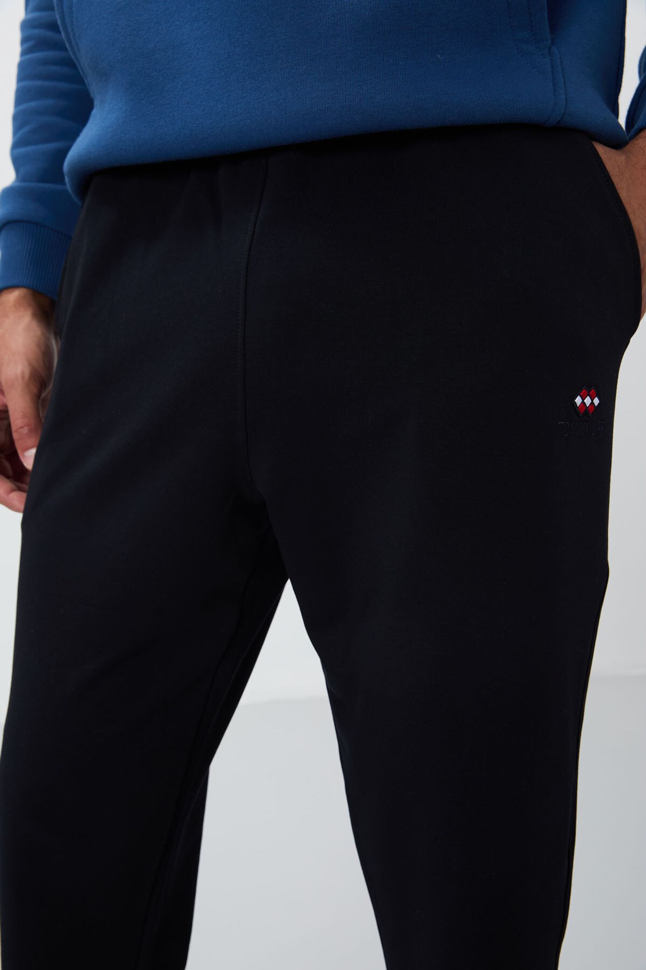 TOMMY Men's Solid Fleece Sweatpants 4