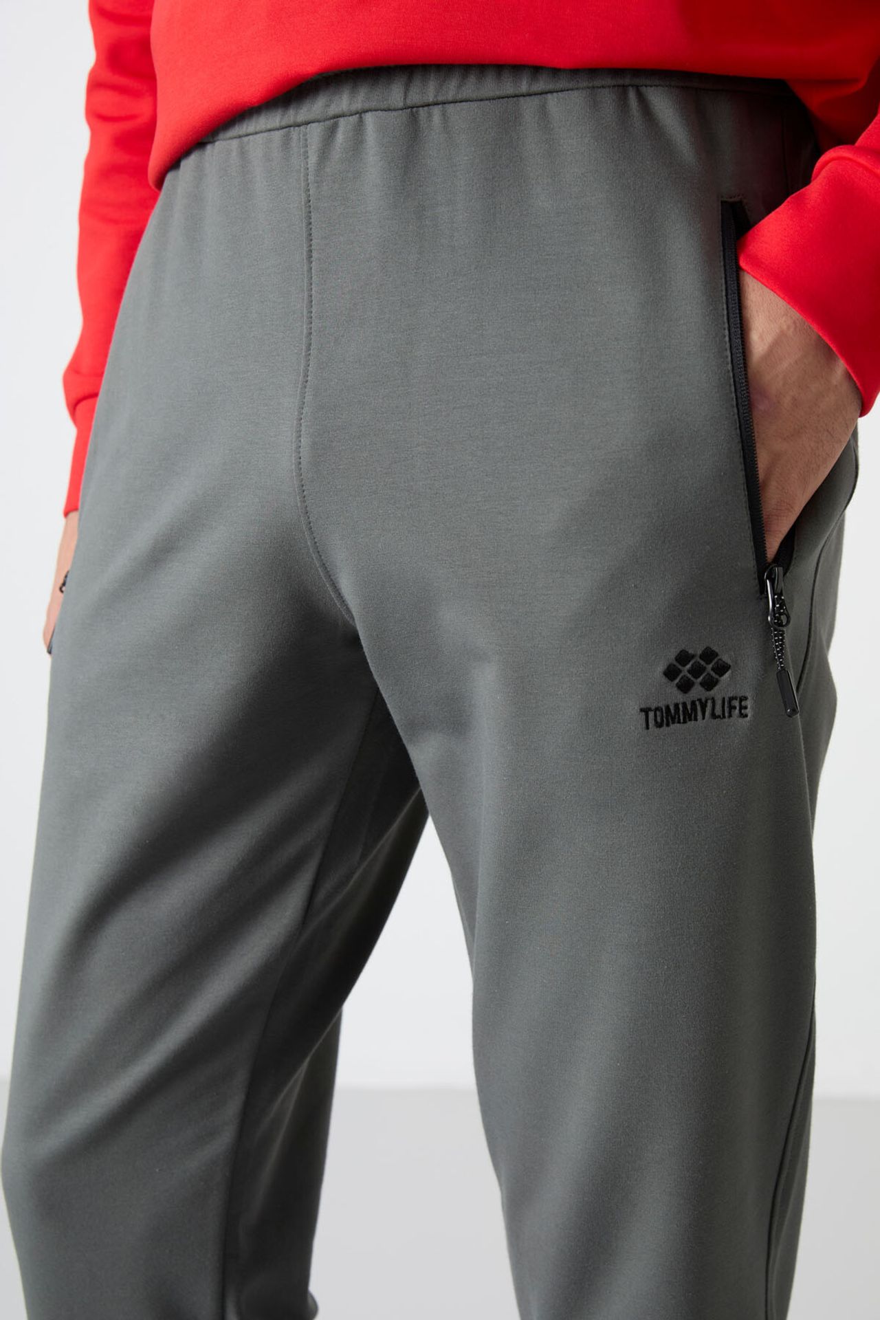 TOMMY Men's Solid Pull-on Sweatpants With Zip Pocket 3