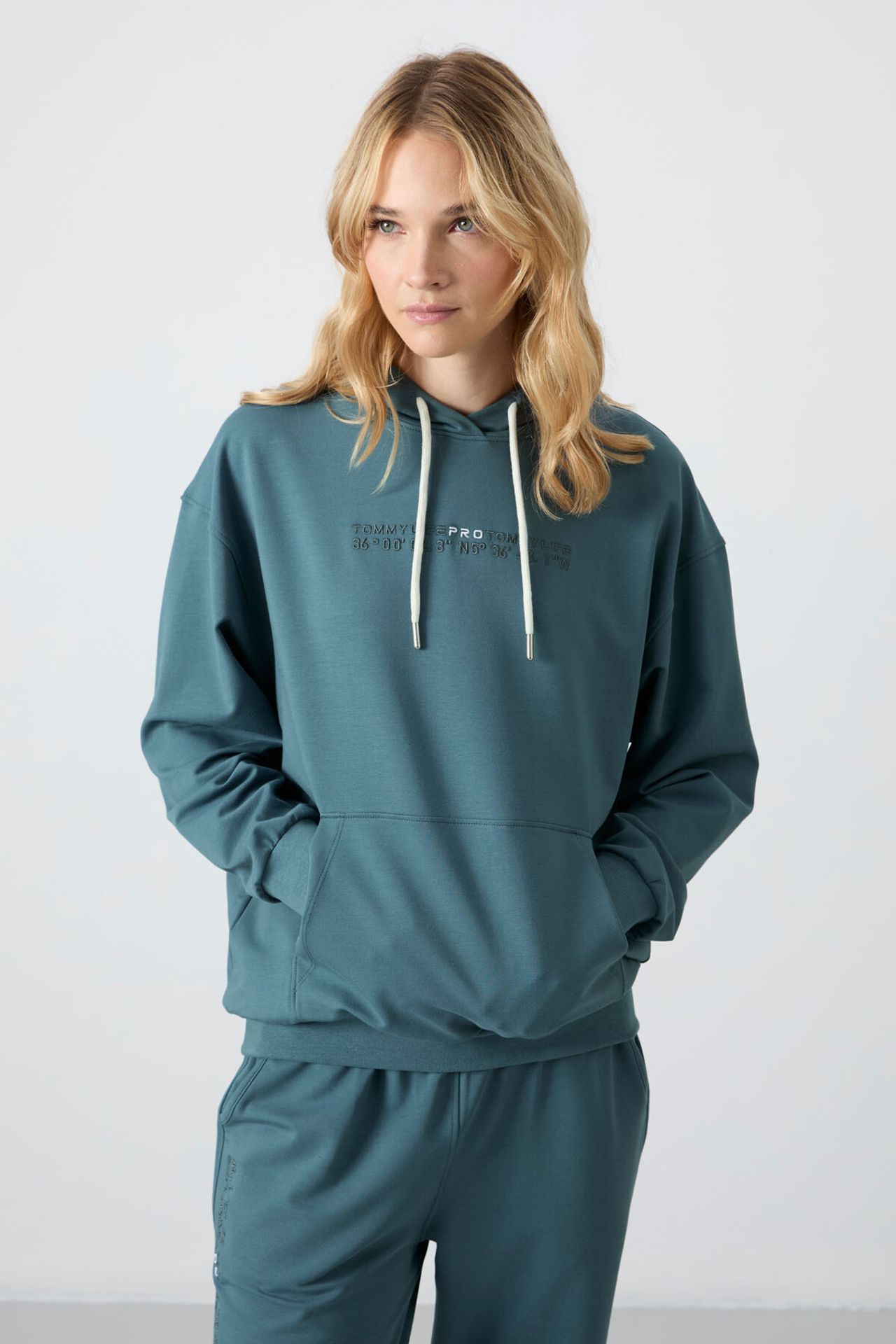 TOMMY Oversized Hooded Sweatshirt And Pants Set 5