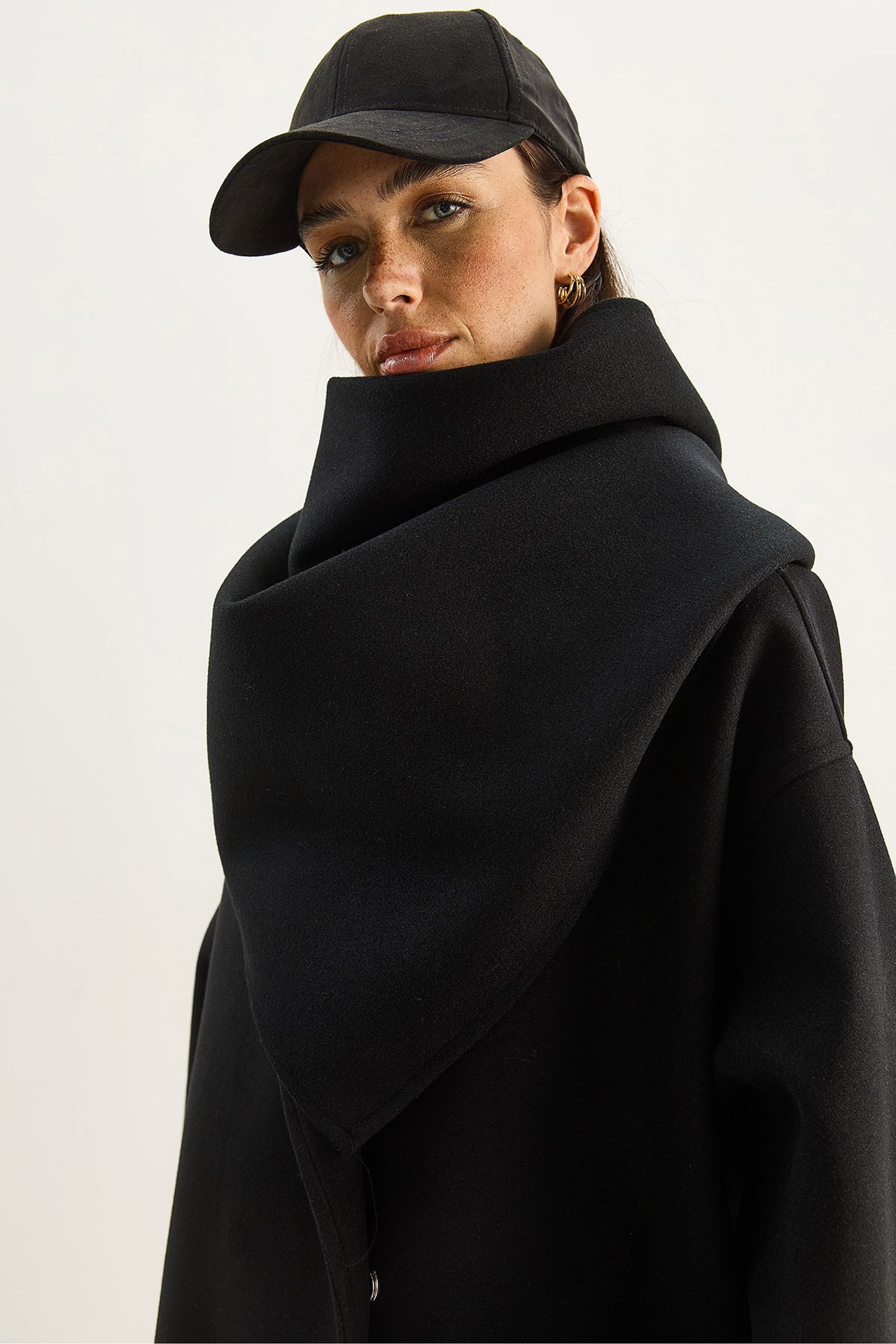 LUCCI Oversized Shawl Collar Buttoned Coat 5