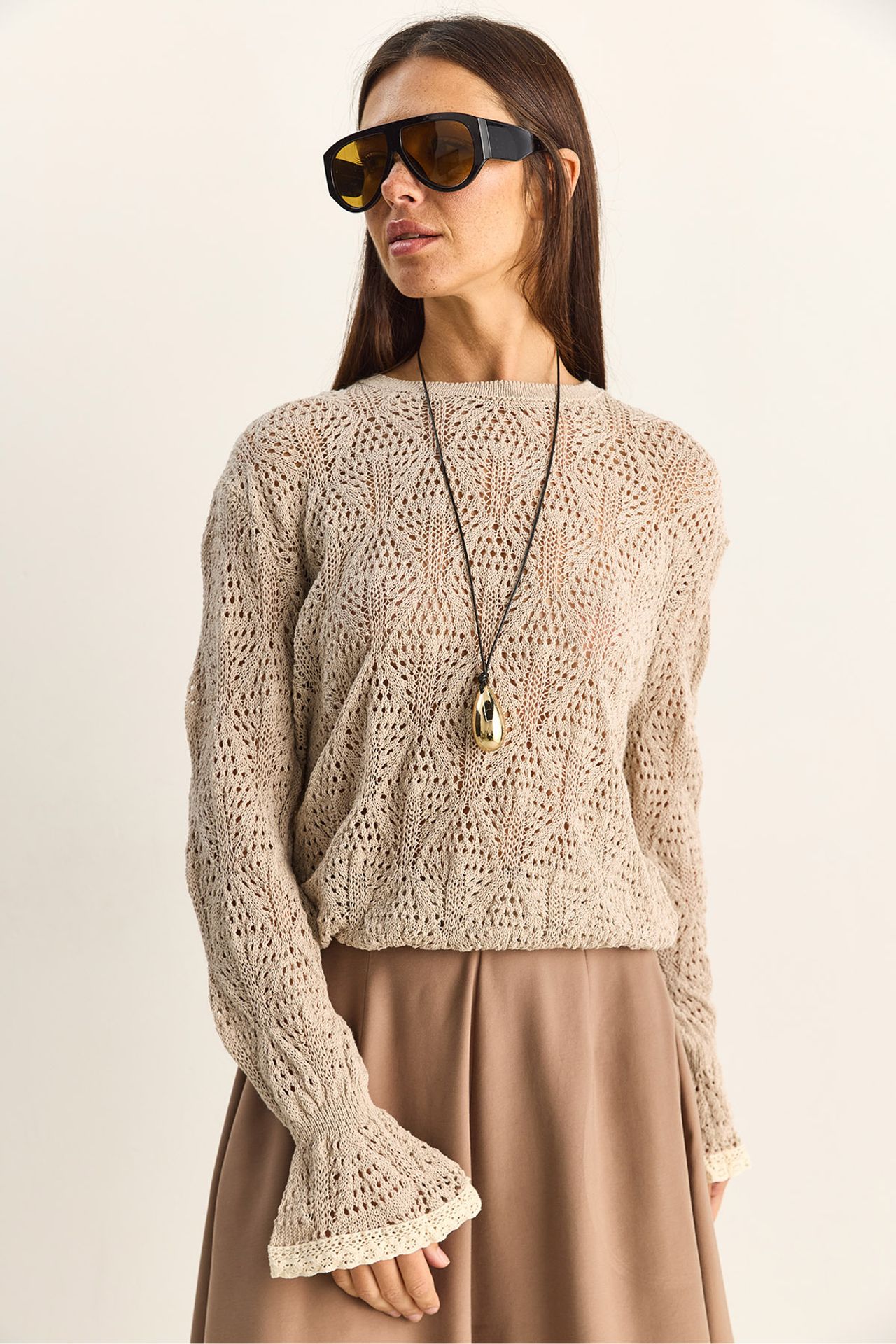 LUCCI Textured Crew Neck Frilly Knit Sweater 1