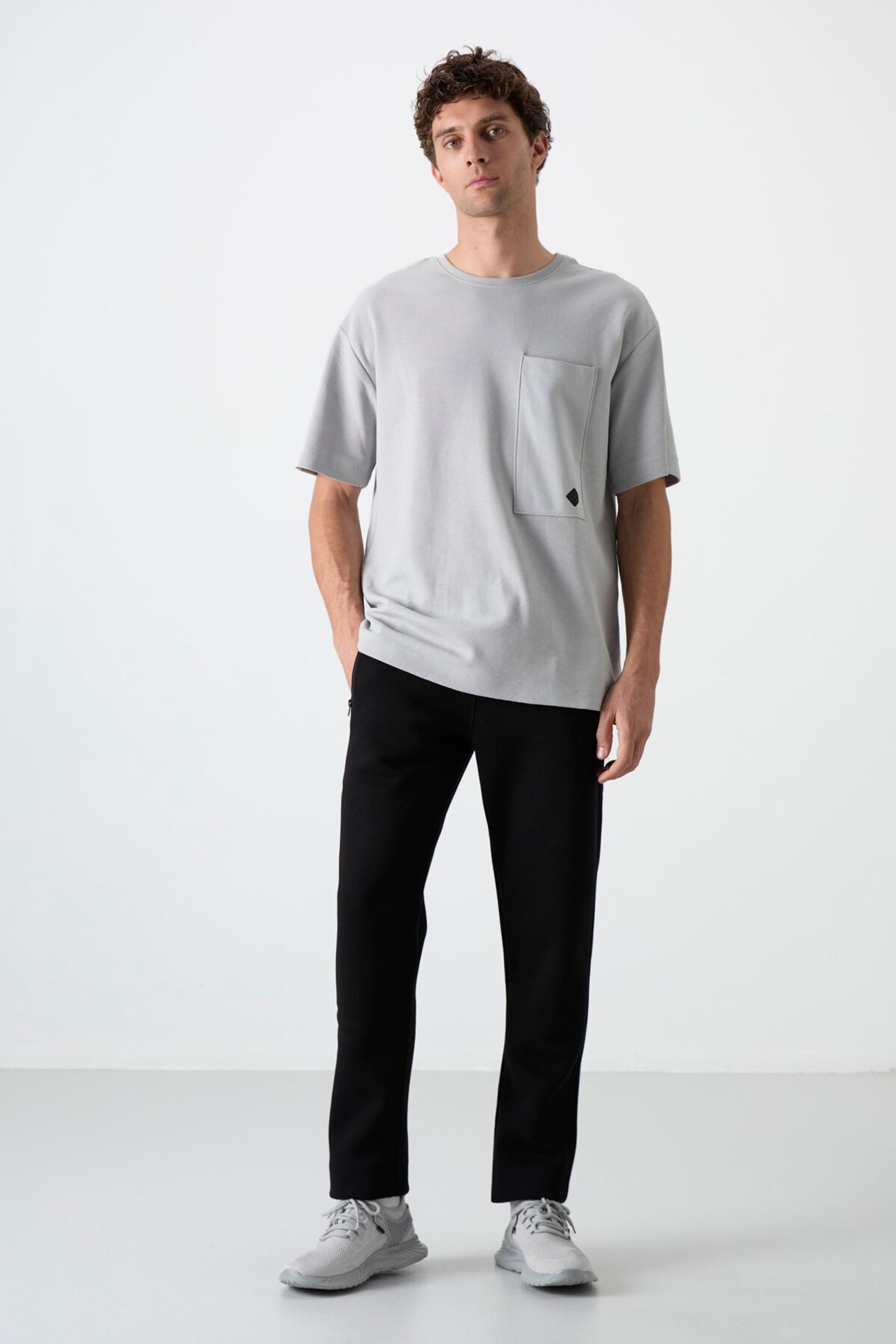 TOMMY Men's Regular Fit Fleece Sweatpants 1