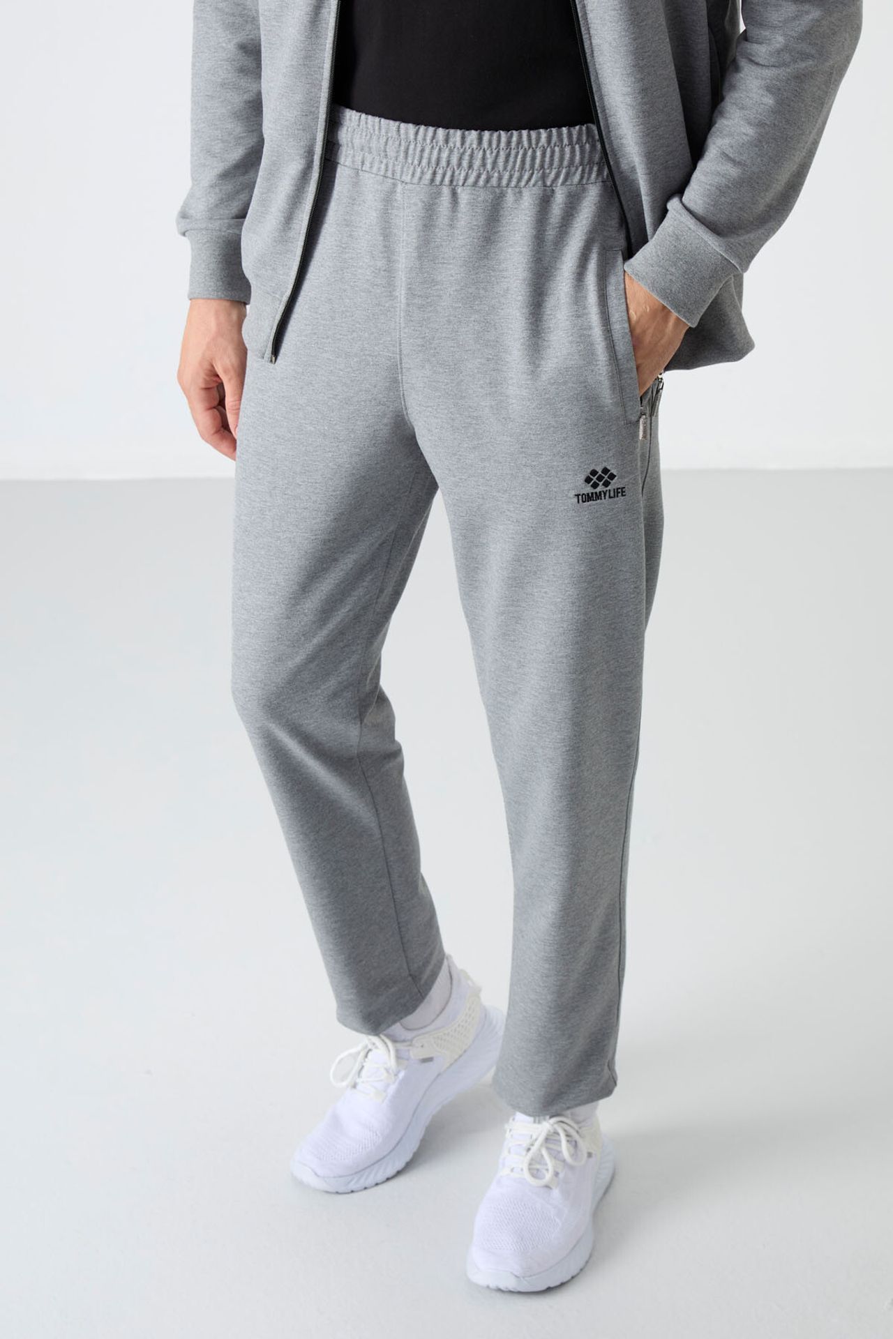 TOMMY Men's Relaxed Fit Zip-collar Sweatshirt And Pants Set 6