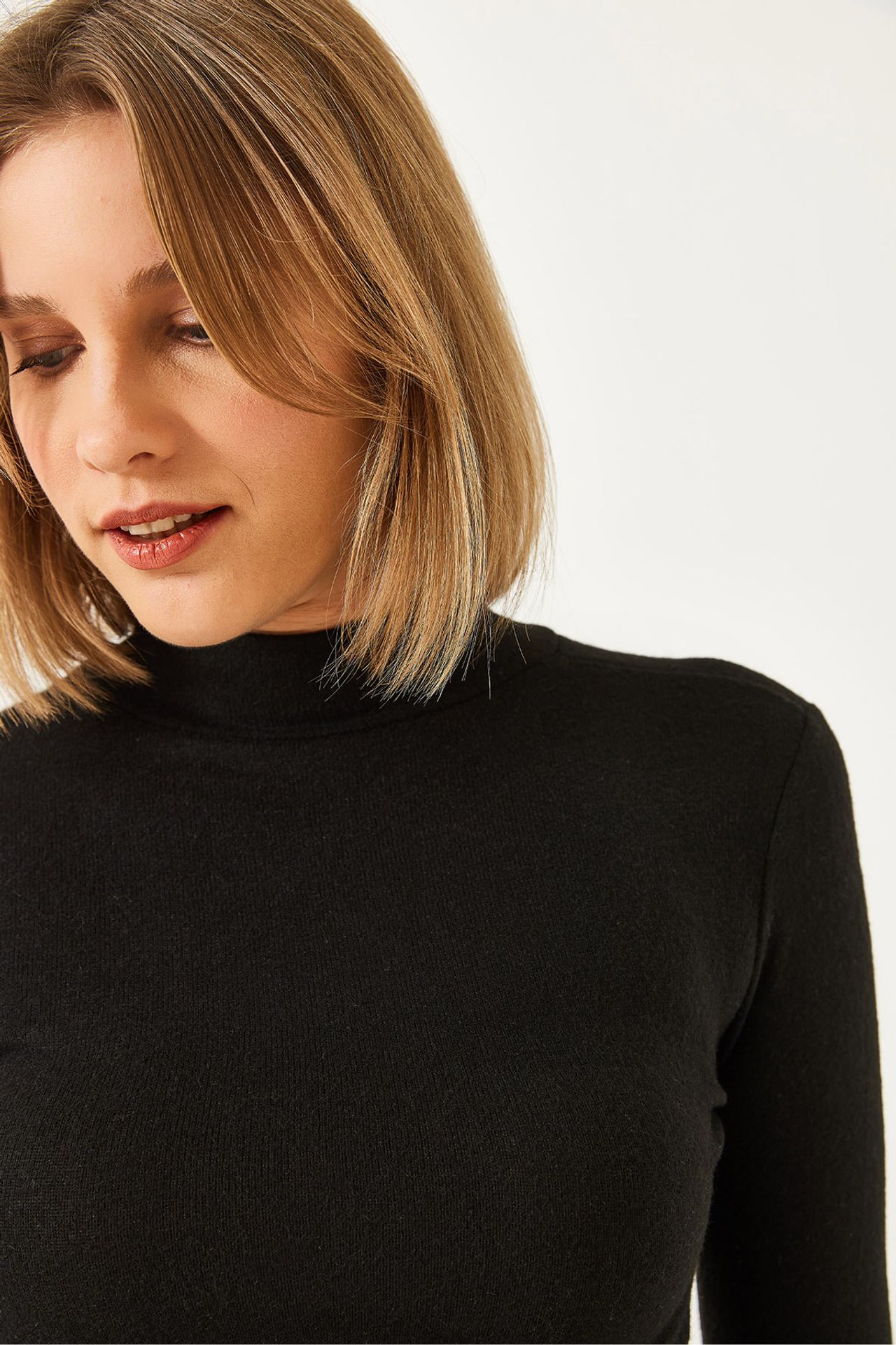 LUCCI Slim Fit Half Turtleneck Knitted Blouse