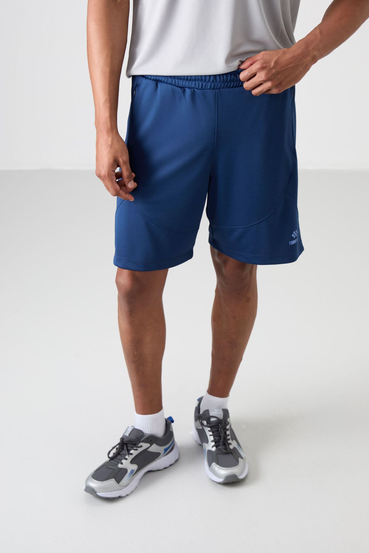 TOMMY Men's Solid Knit Sweat Shorts 4