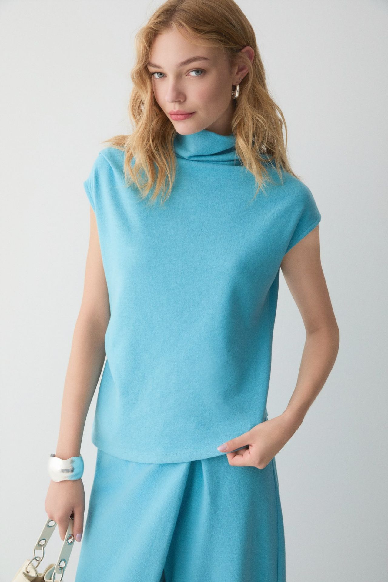 ETHIQUET Turtleneck Drape Wide Leg 2-Piece Set 2