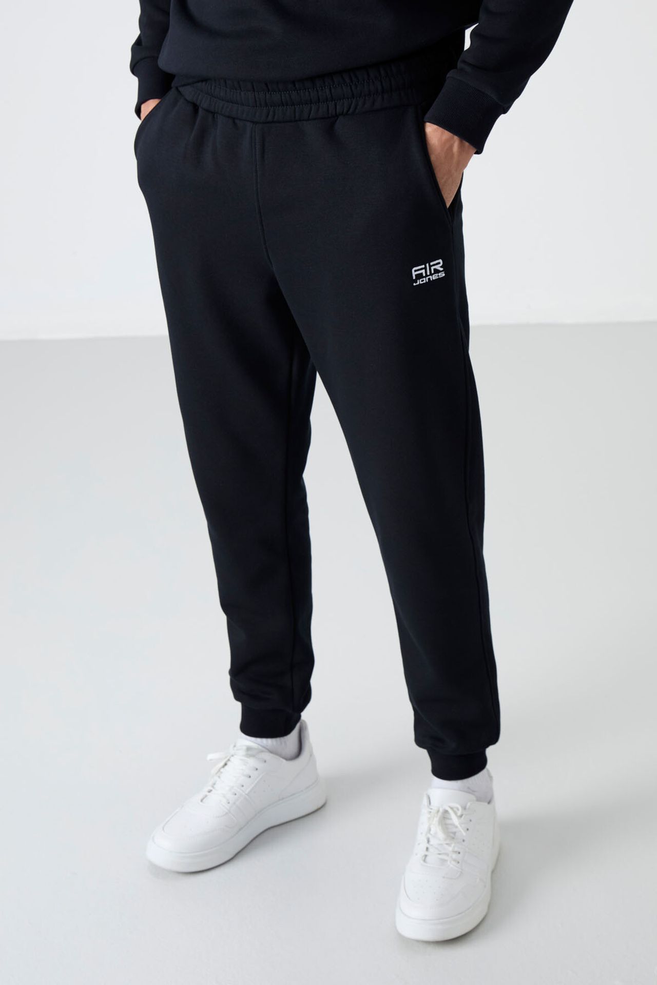 TOMMY Men's Long-Sleeve Crew Neck Sweatshirt And Pants Set 5