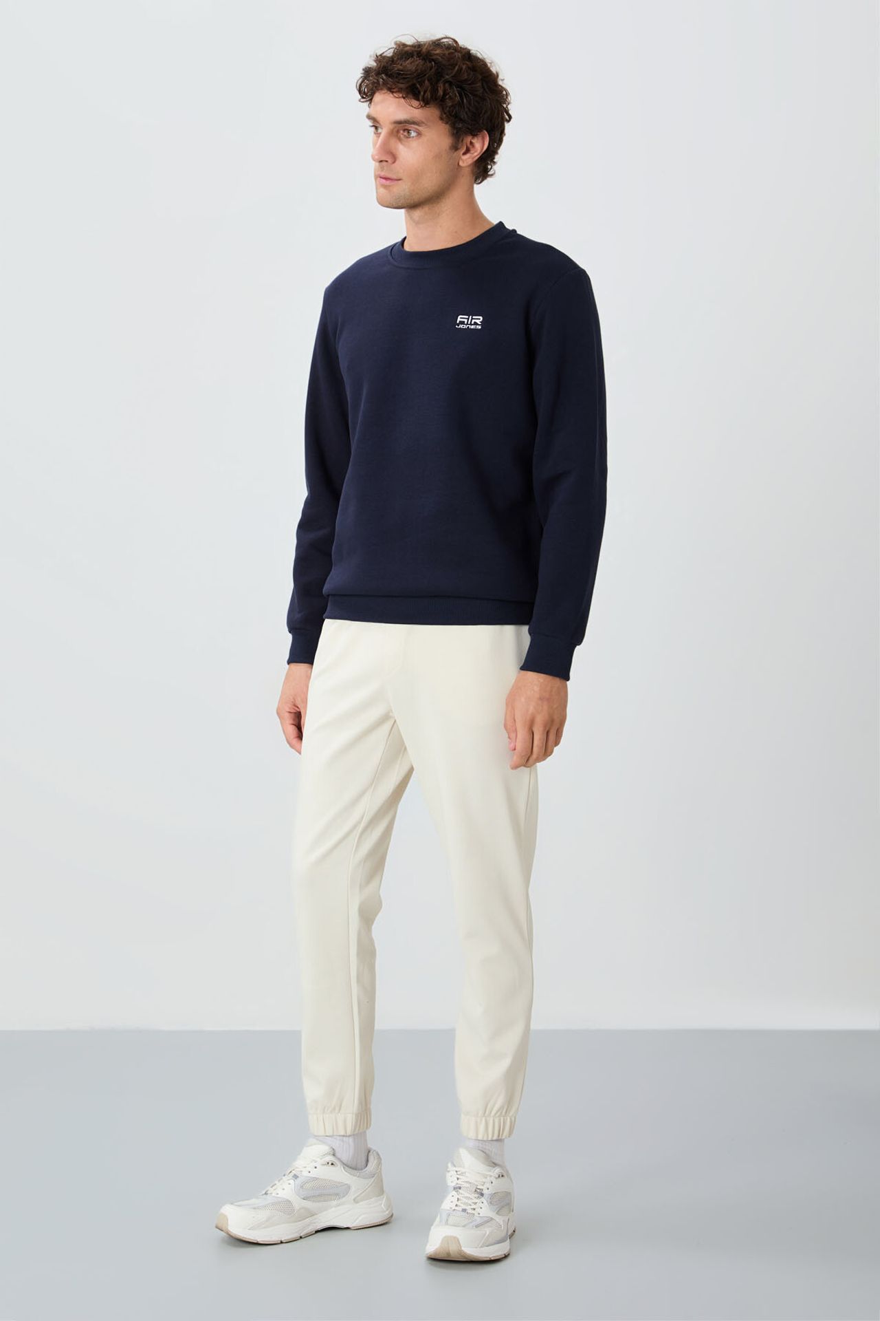 TOMMY Men's Regular Fit Crew Neck Sweatshirt 2