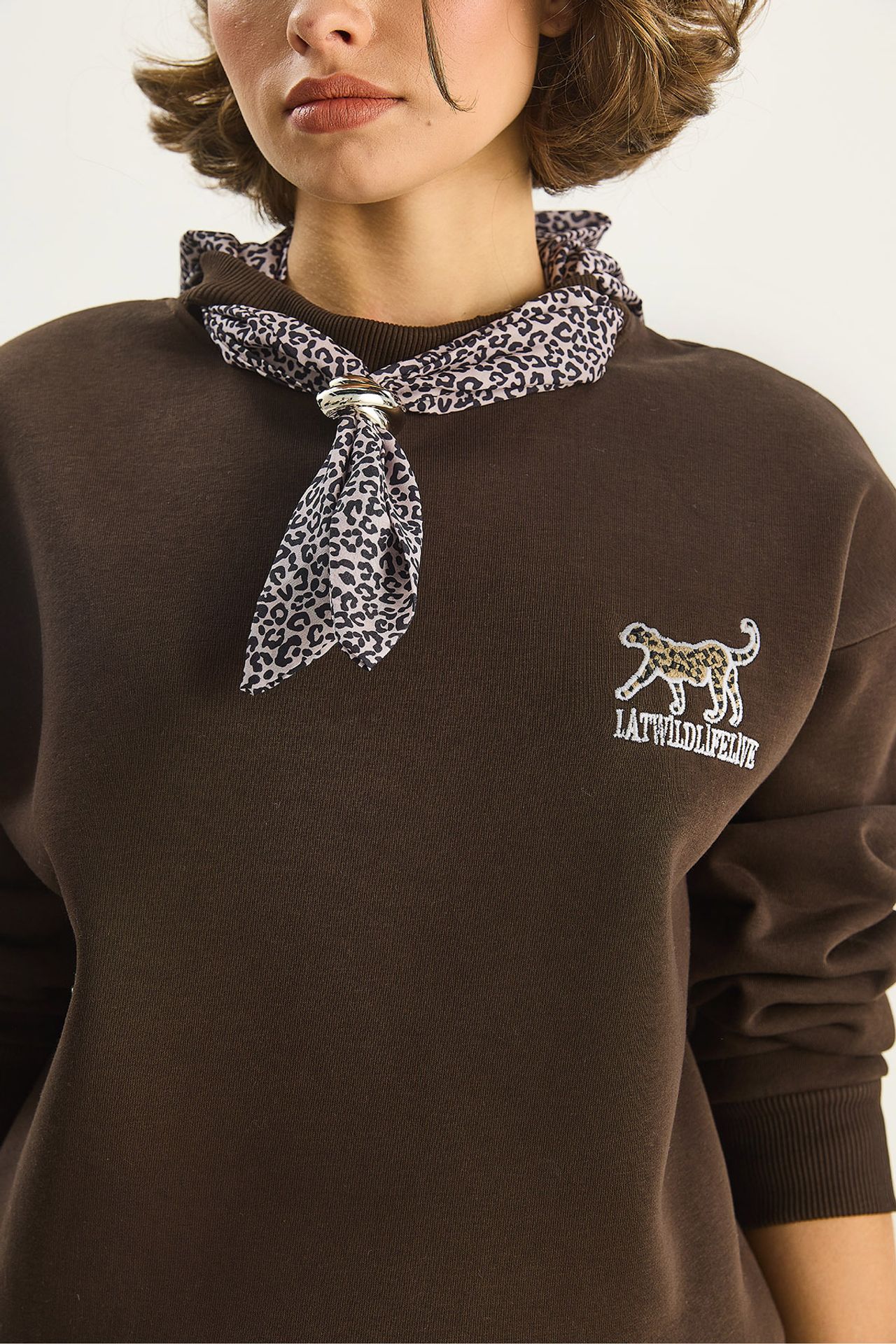LUCCI Crew Neck Sweatshirt with Print Accessory  5