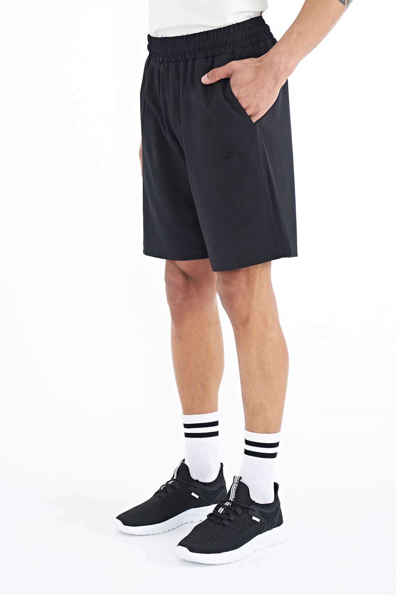 TOMMY Men's Regular-fit Wide-leg Shorts 6