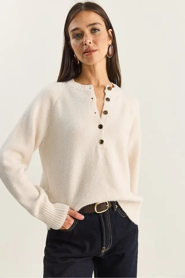 LUCCI Relaxed Fit Button Collar Knit Sweater