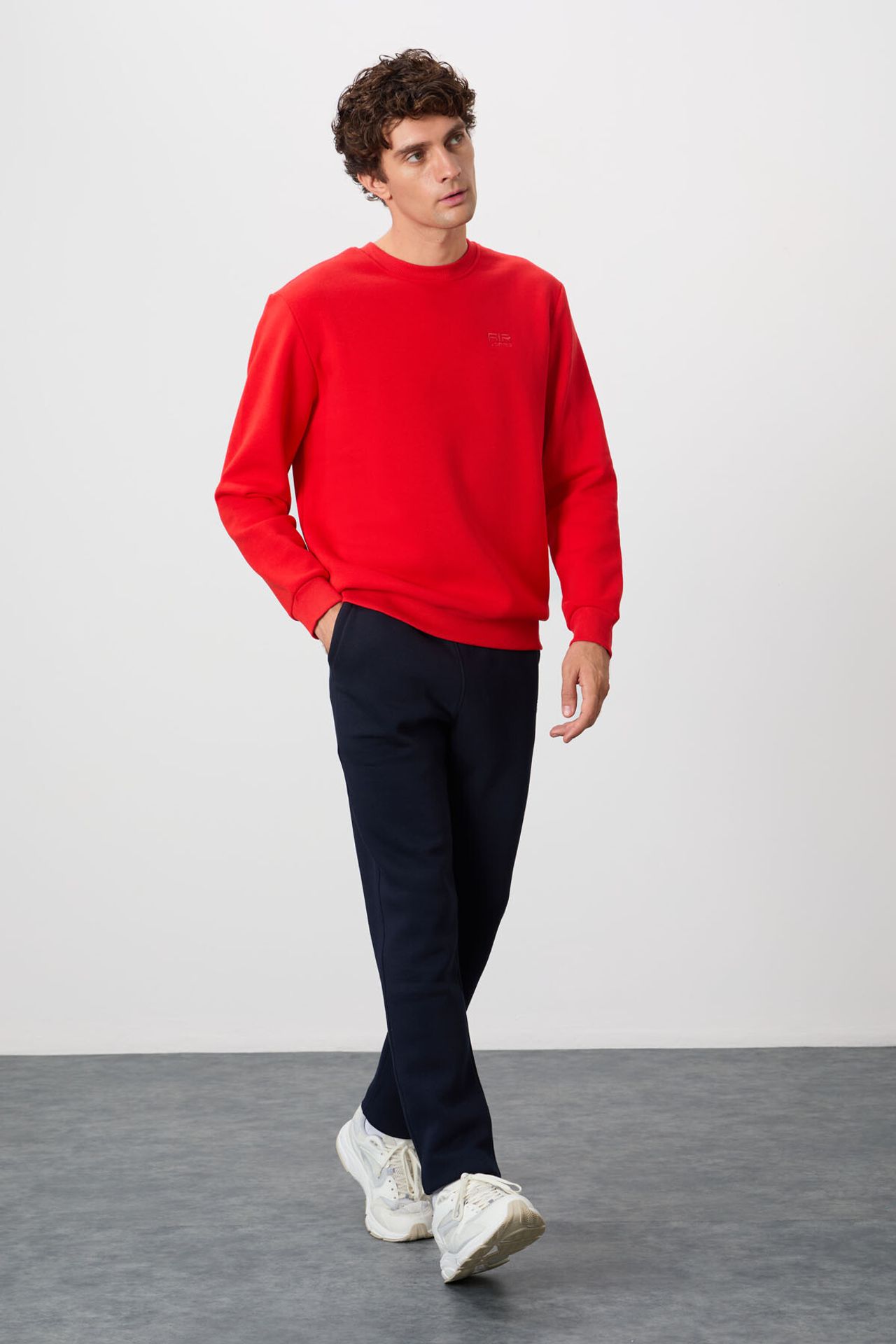TOMMY Men's Regular Fit Crew Neck Sweatshirt 2