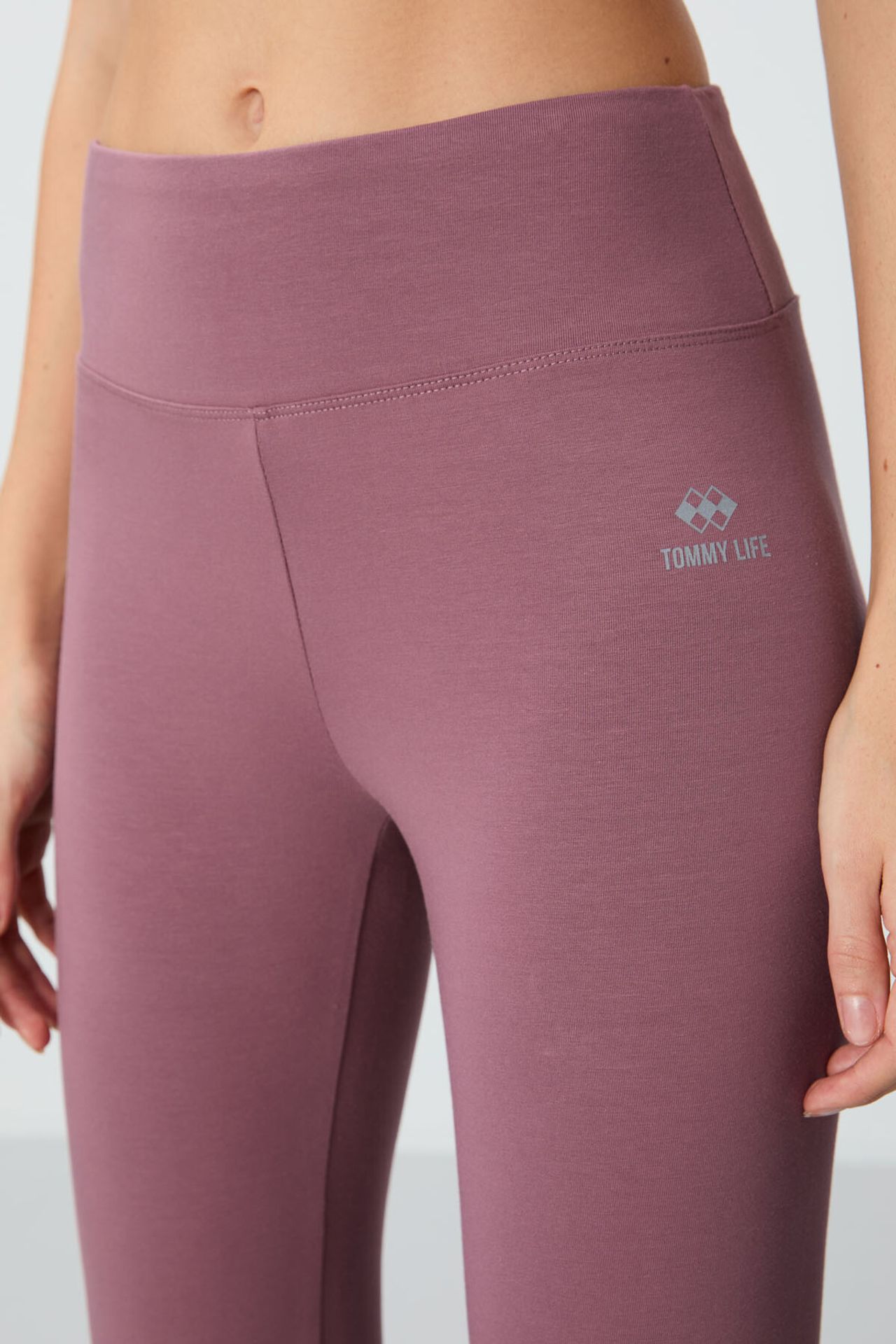 TOMMY High-Waist Capri Leggings 3