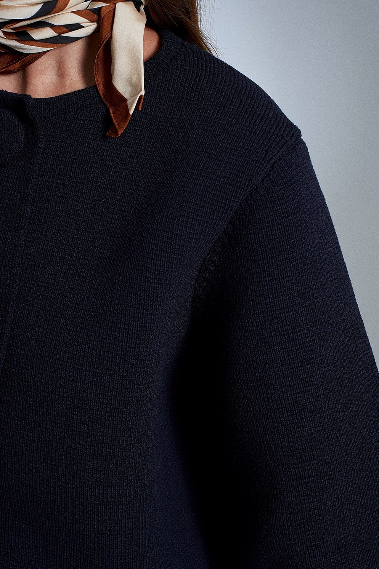 DILVIN Crop Jacquard Button Cardigan 4