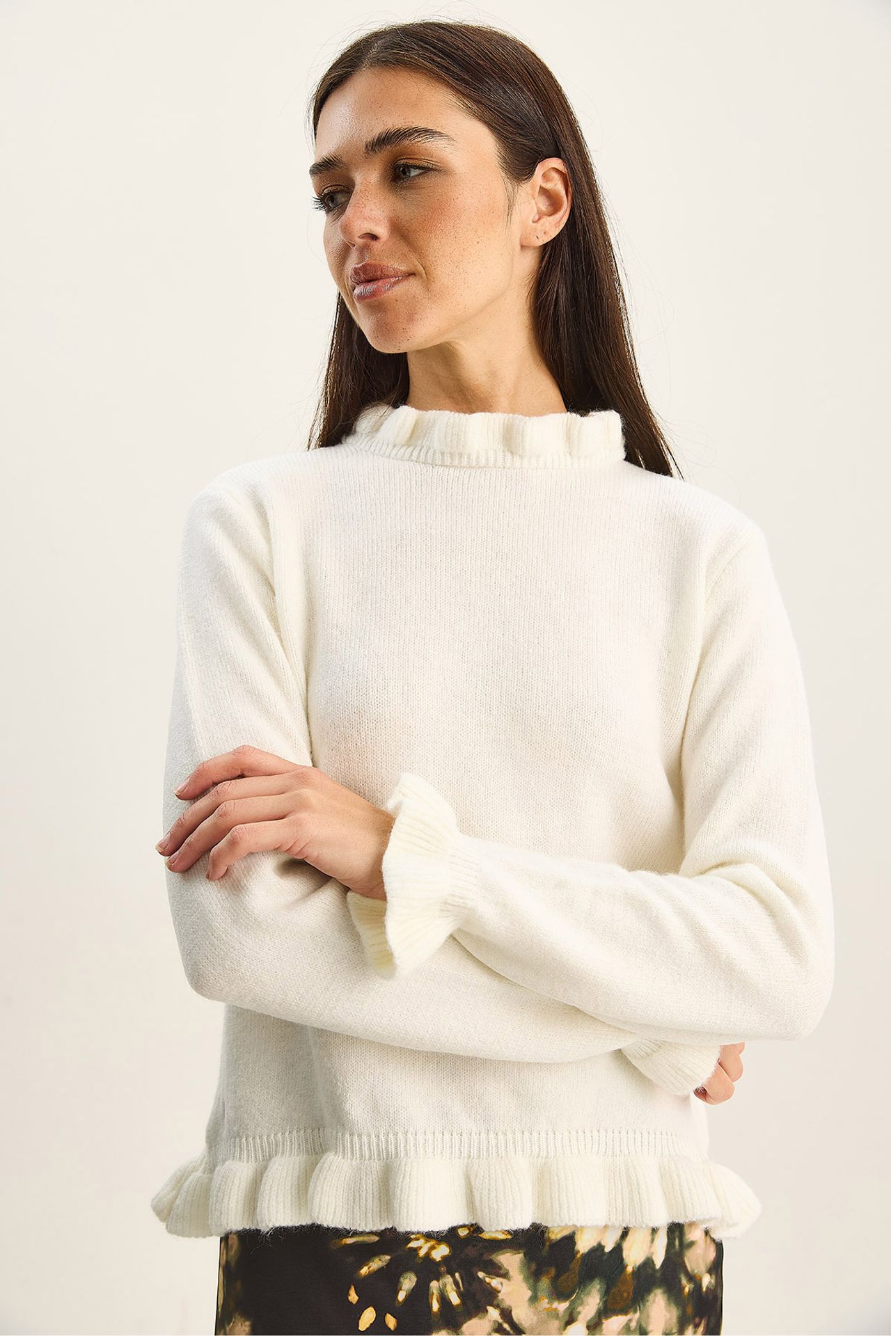 LUCCI Frilly Half-Turtleneck Button Knit Sweater 3