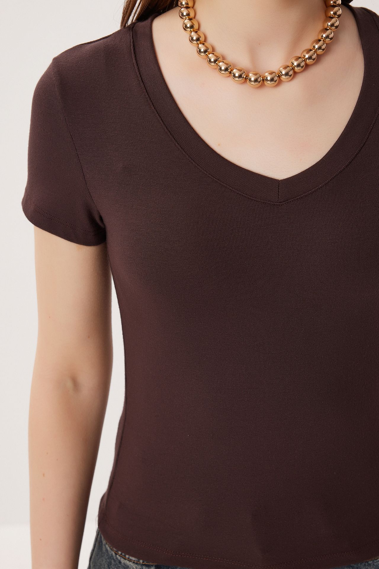 ISTANBUL Basic V-Neck Slim Fit T-Shirt 4