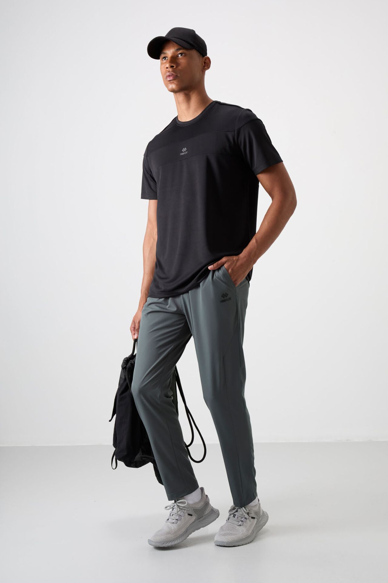 TOMMY Men's Straight-leg Seamless Sweatpants 1