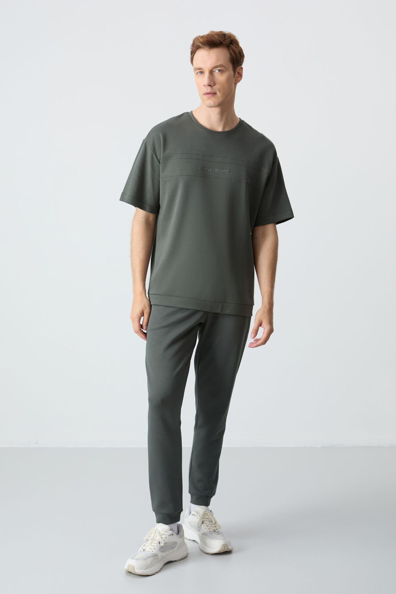 TOMMY Men's Oversized T-shirt And Pants Set 1
