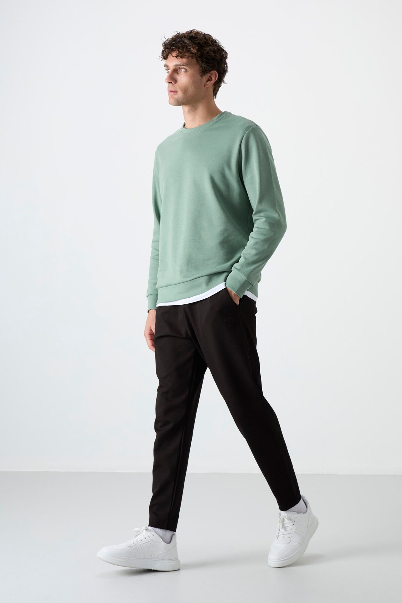 TOMMY Men's Regular-fit Pull-On Sweatpants 4