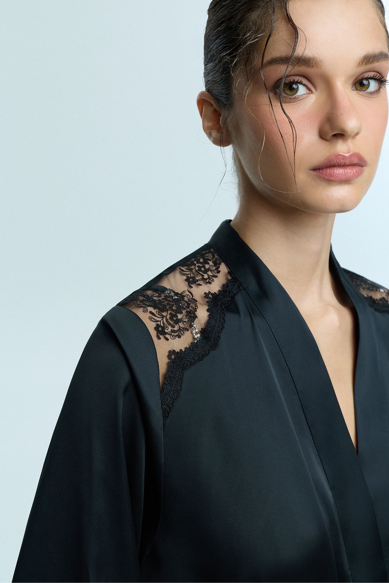 PENTI Ange Lace Long Sleeve Robe 2